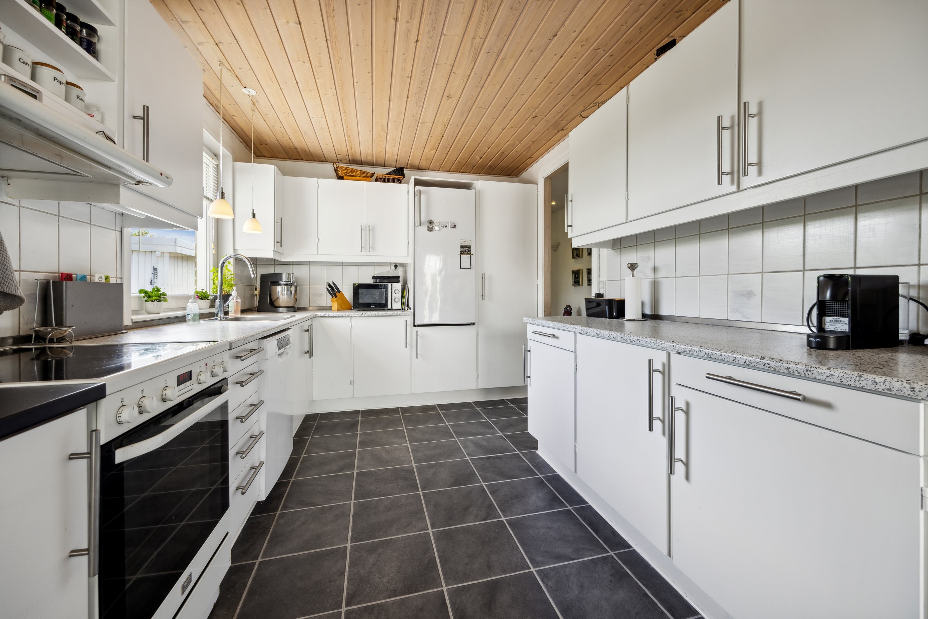 Fremhævet køkken billede i fuldskærmstilstand. Billede af Bellisvej 20, 9440 Aabybro