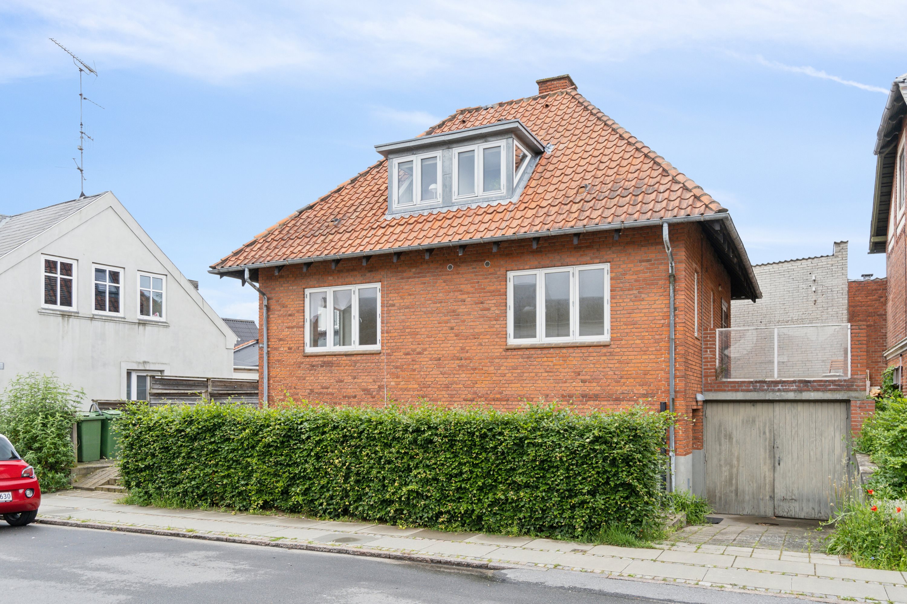 Miniaturebillede 1: set fra vejen. Billede af Egensevej 44A, 5700 Svendborg