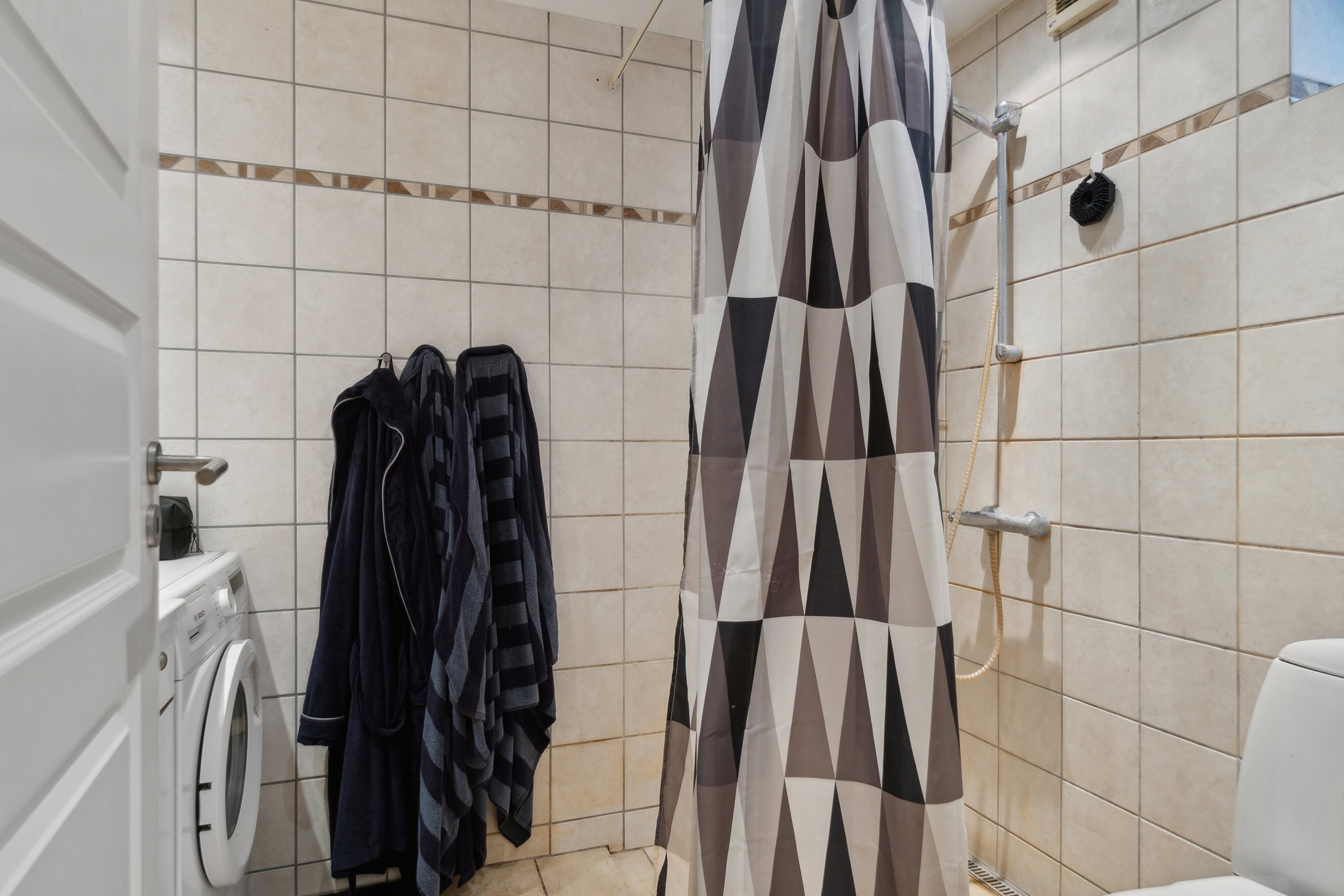 Fremhævet badeværelse billede i fuldskærmstilstand. Billede af Egensevej 44A, 5700 Svendborg