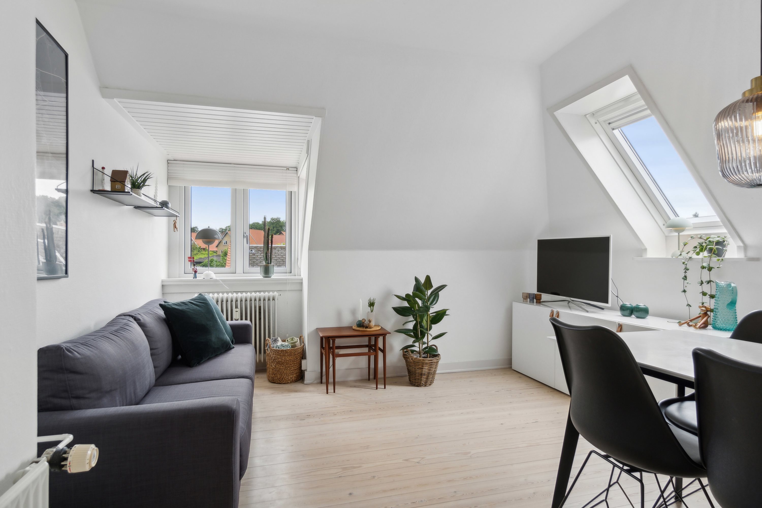 Fremhævet stue billede i fuldskærmstilstand. Billede af Egensevej 44A, 5700 Svendborg