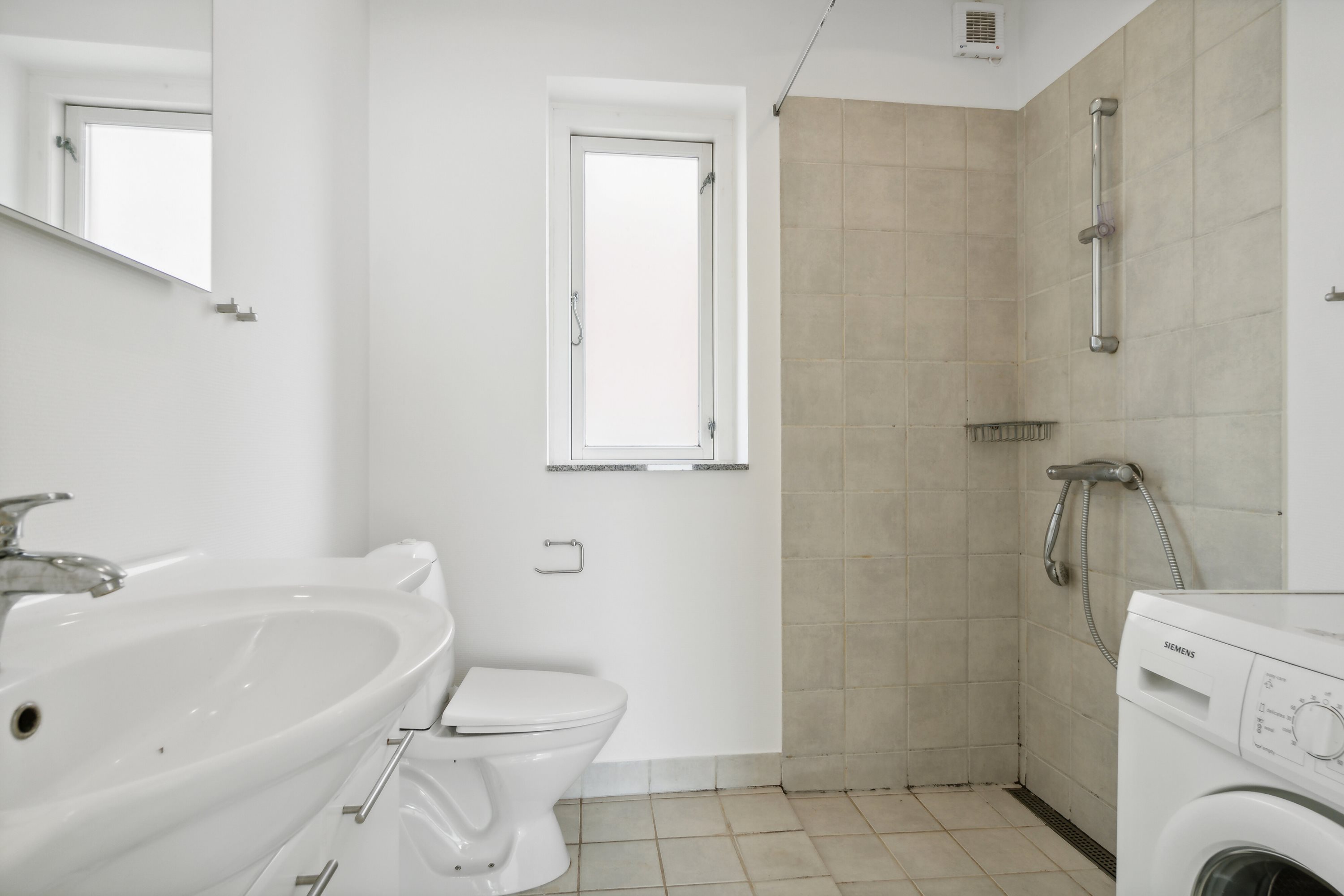 Fremhævet badeværelse billede i fuldskærmstilstand. Billede af Egensevej 44A, 5700 Svendborg