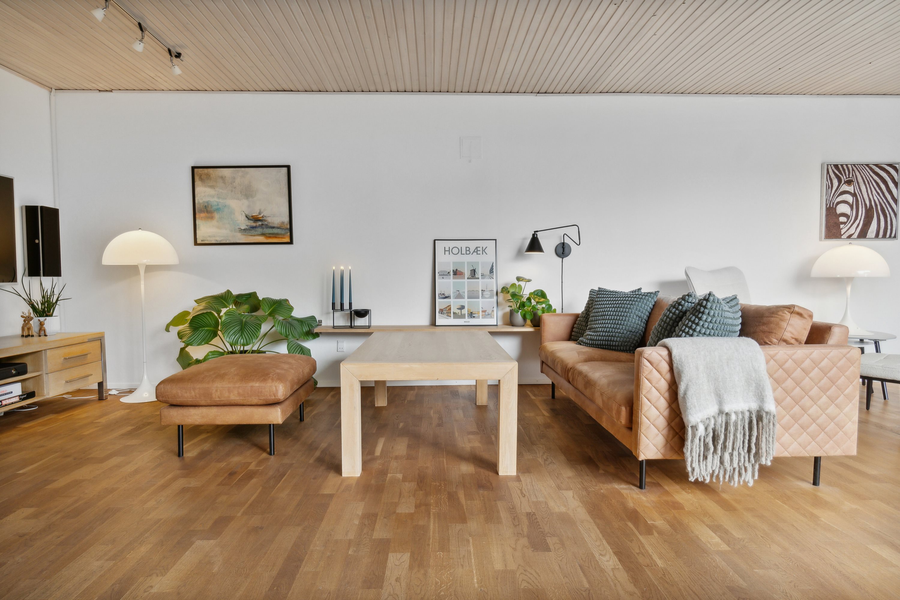 Fremhævet stue billede i fuldskærmstilstand. Billede af Odinsvej 28, Allerup, 4300 Holbæk