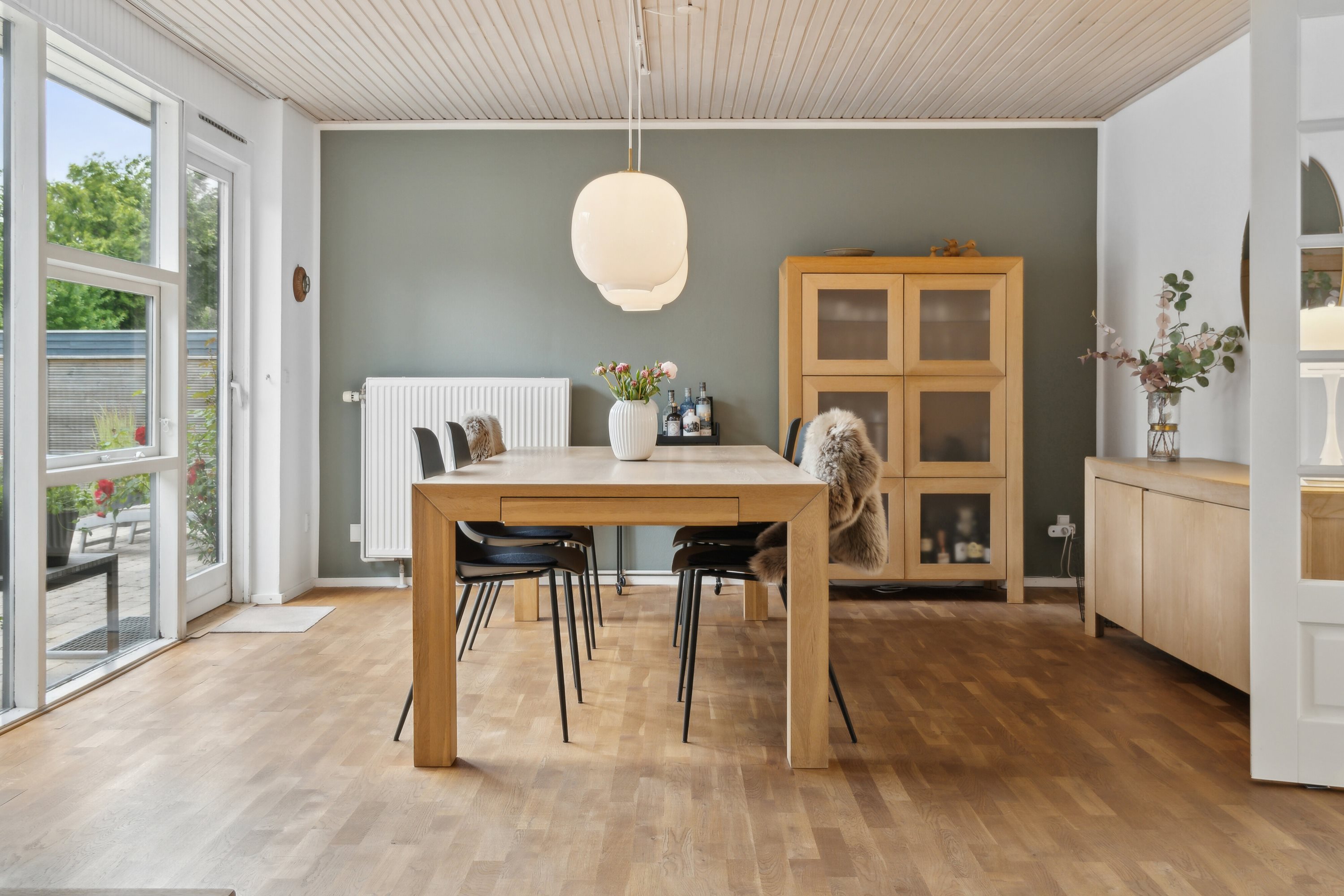 Fremhævet spisestue billede i fuldskærmstilstand. Billede af Odinsvej 28, Allerup, 4300 Holbæk