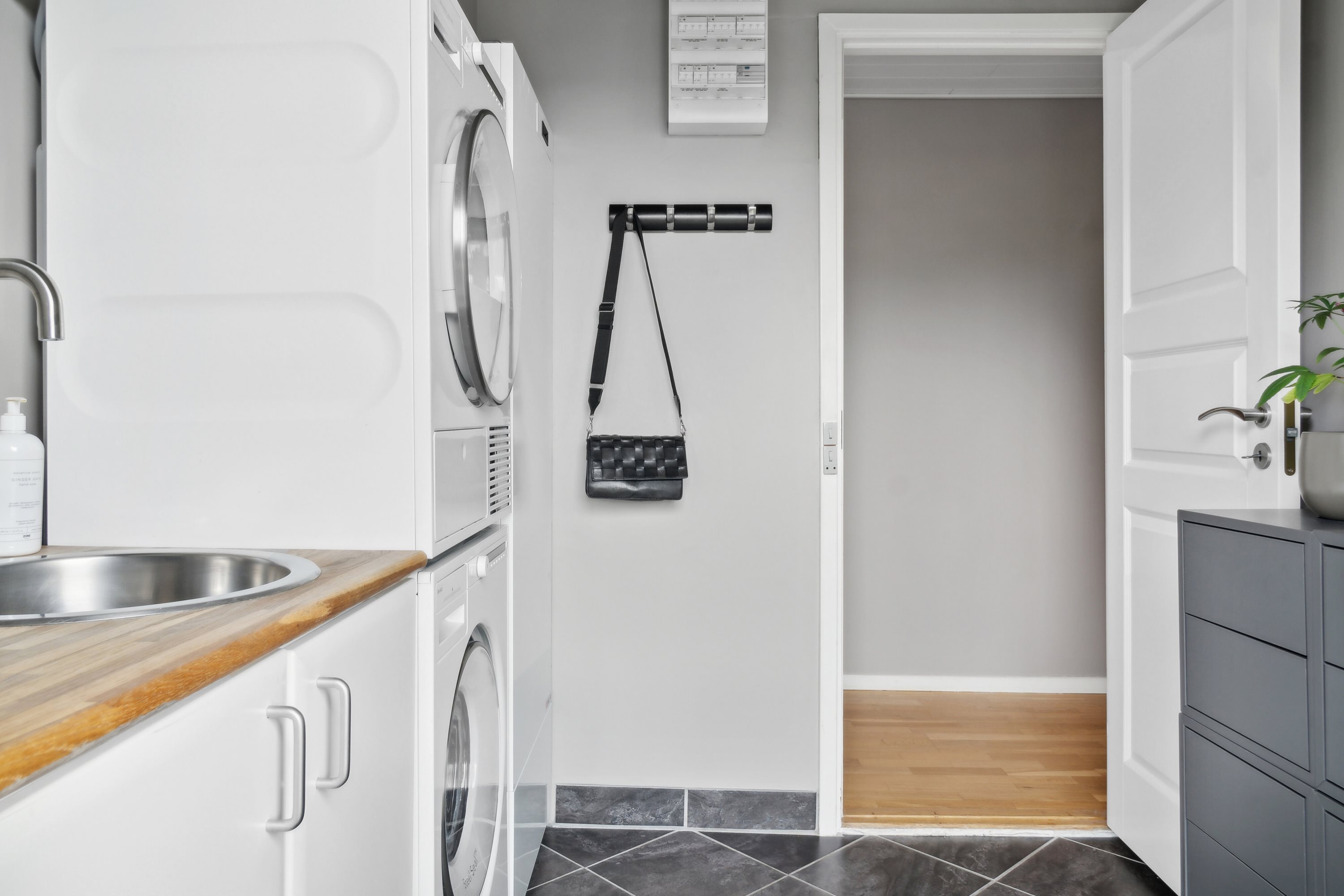 Fremhævet badeværelse billede i fuldskærmstilstand. Billede af Odinsvej 28, Allerup, 4300 Holbæk