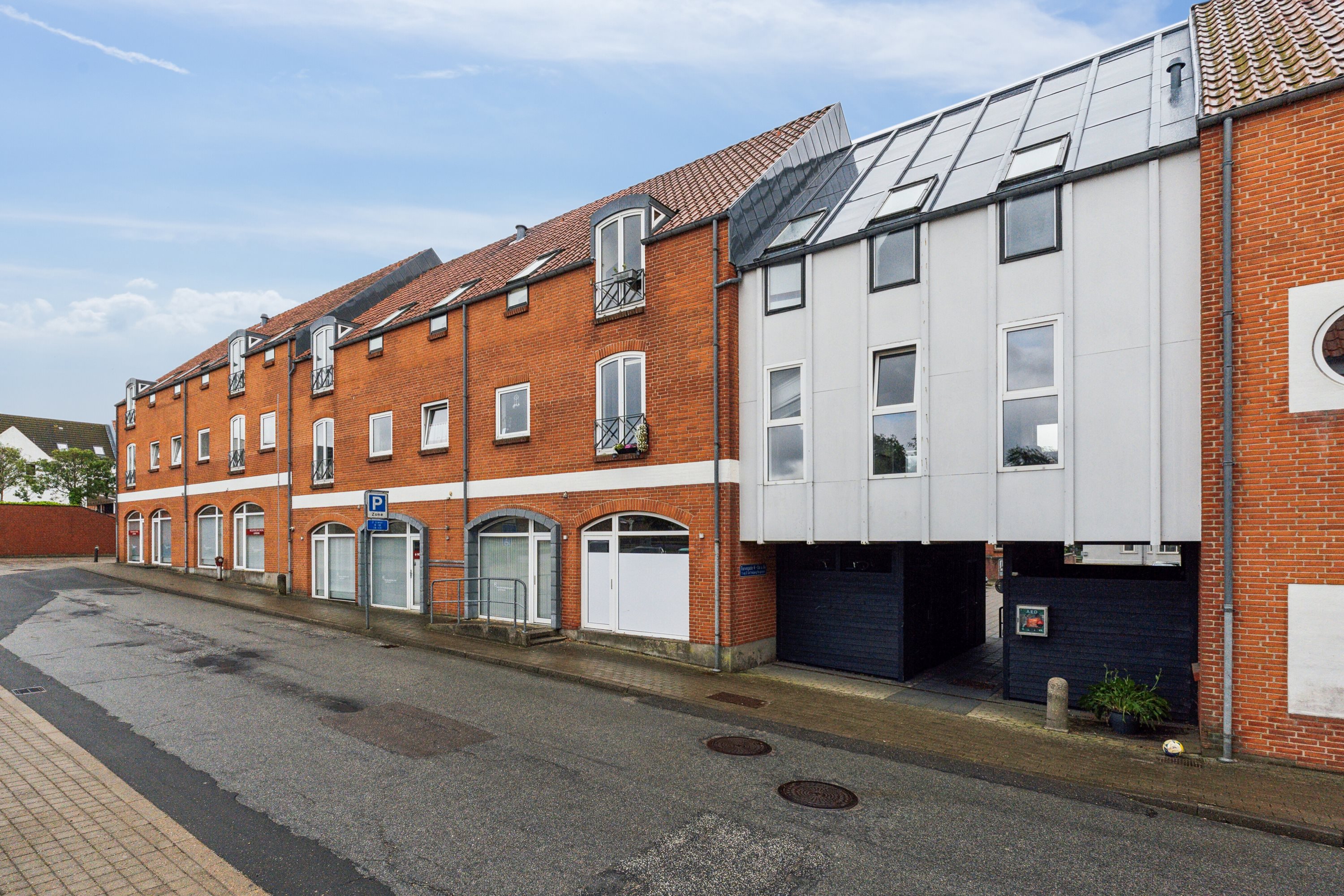 Fremhævet facade billede i fuldskærmstilstand. Billede af Torvegade 6A, 2. th., 9870 Sindal