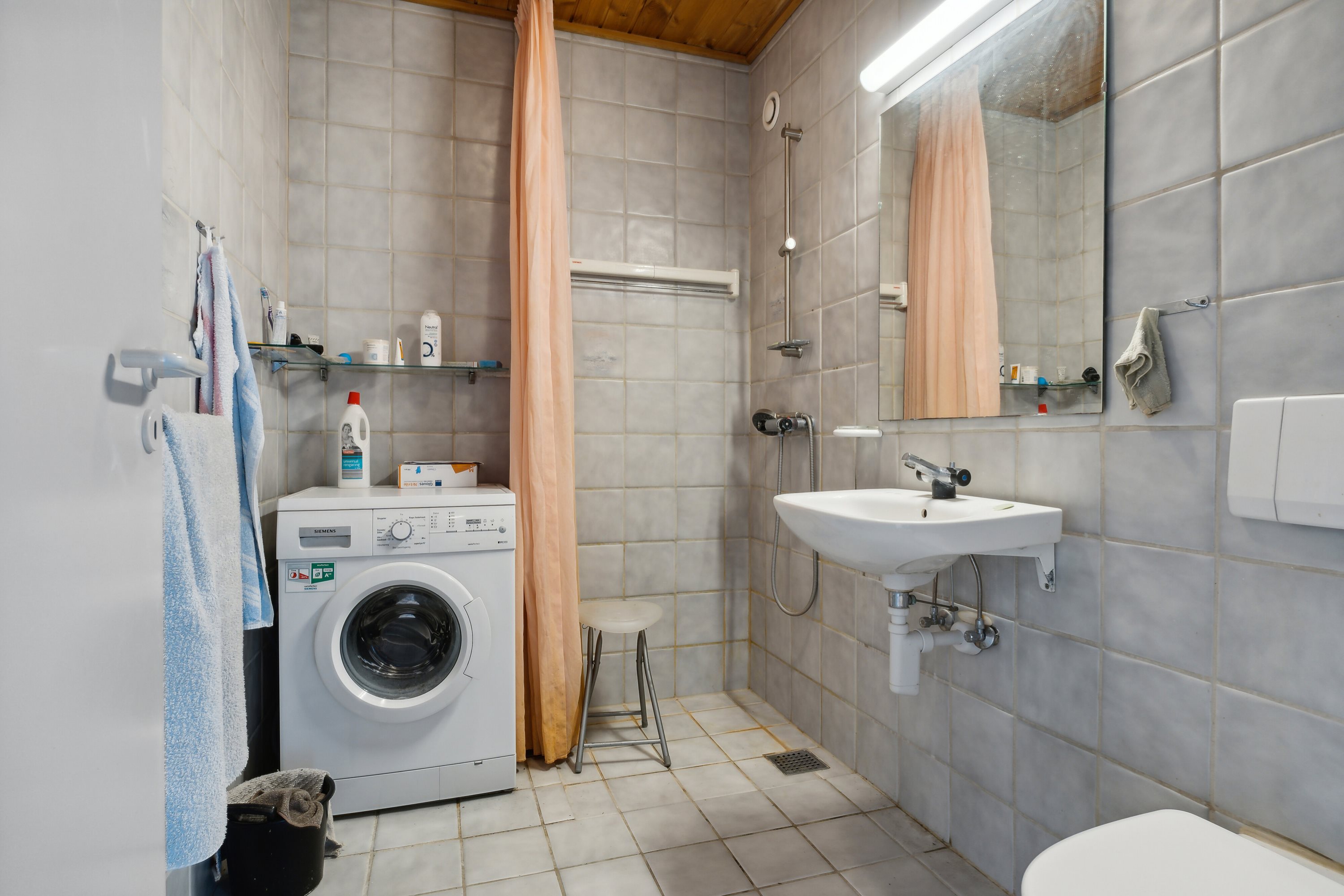 Fremhævet badeværelse billede i fuldskærmstilstand. Billede af Torvegade 6A, 2. th., 9870 Sindal