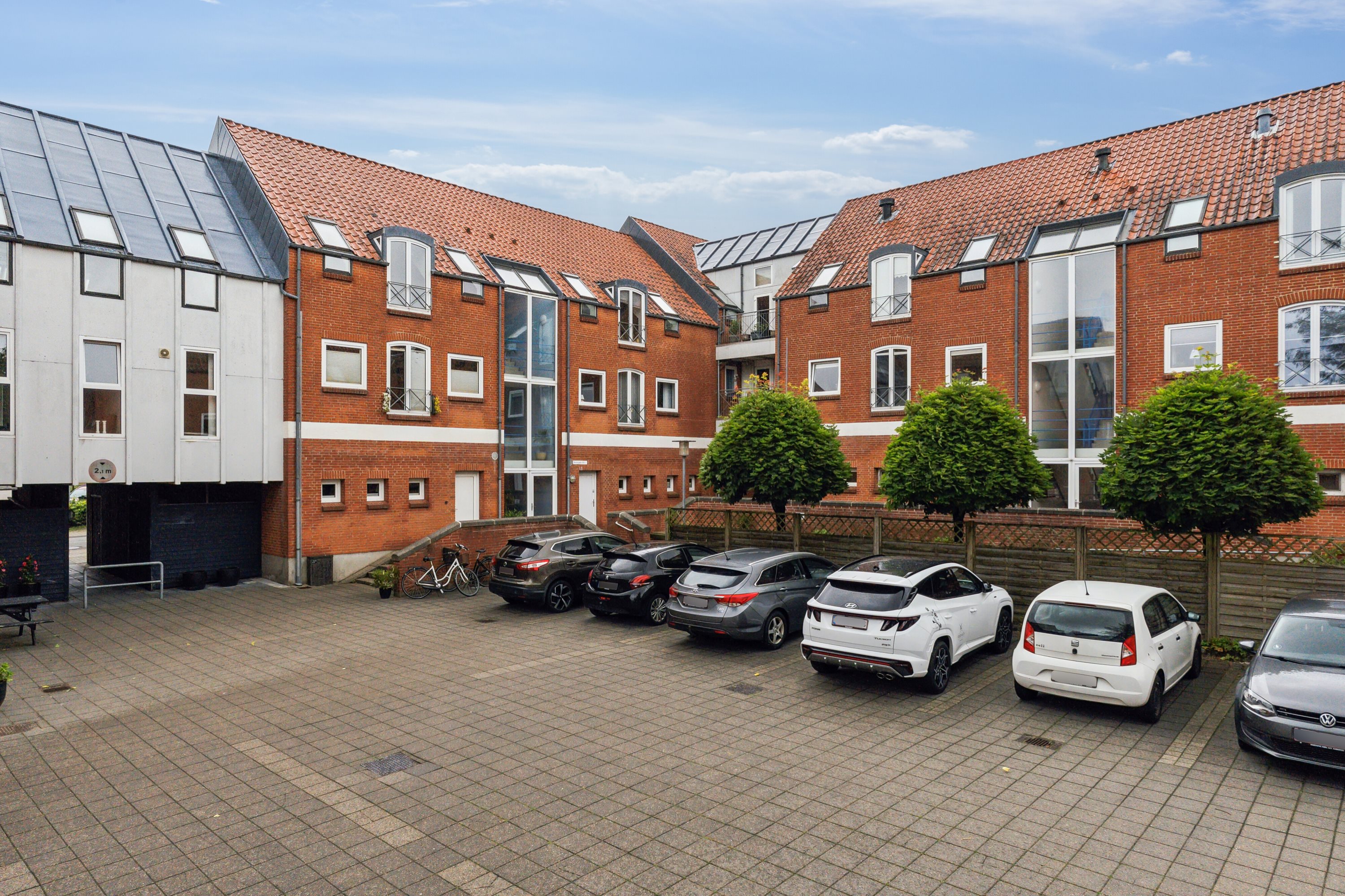 Fremhævet parkeringsplads billede i fuldskærmstilstand. Billede af Torvegade 6A, 2. th., 9870 Sindal