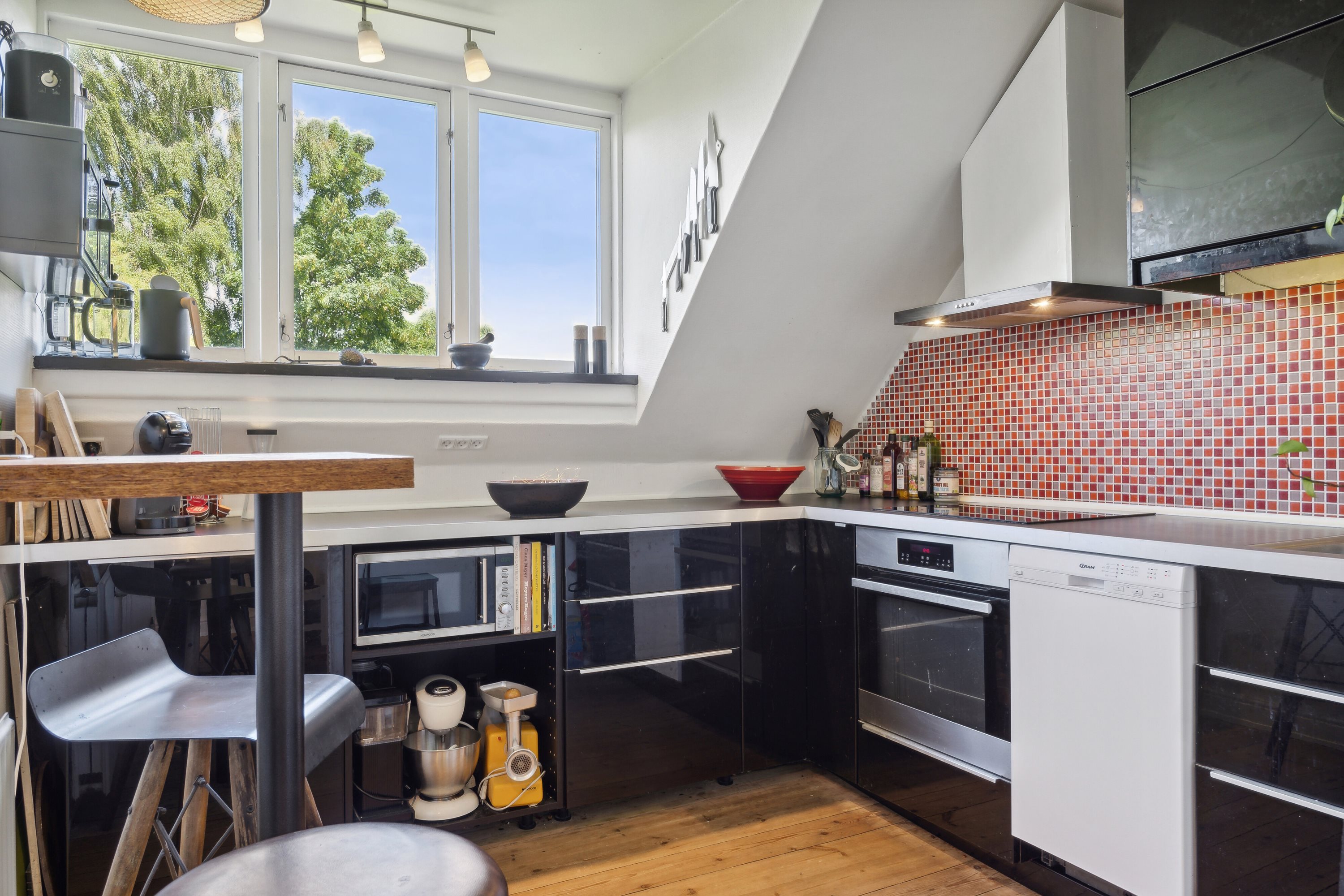 Fremhævet køkken billede i fuldskærmstilstand. Billede af Tietgens Allé 33, 1. tv., 5230 Odense M