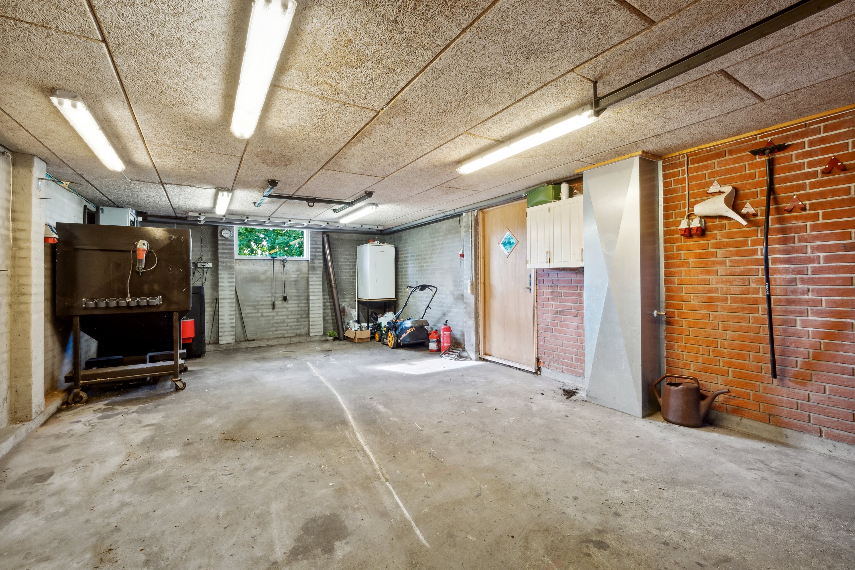 Fremhævet garage billede i fuldskærmstilstand. Billede af Åbrinken 5, Vils, 7980 Vils