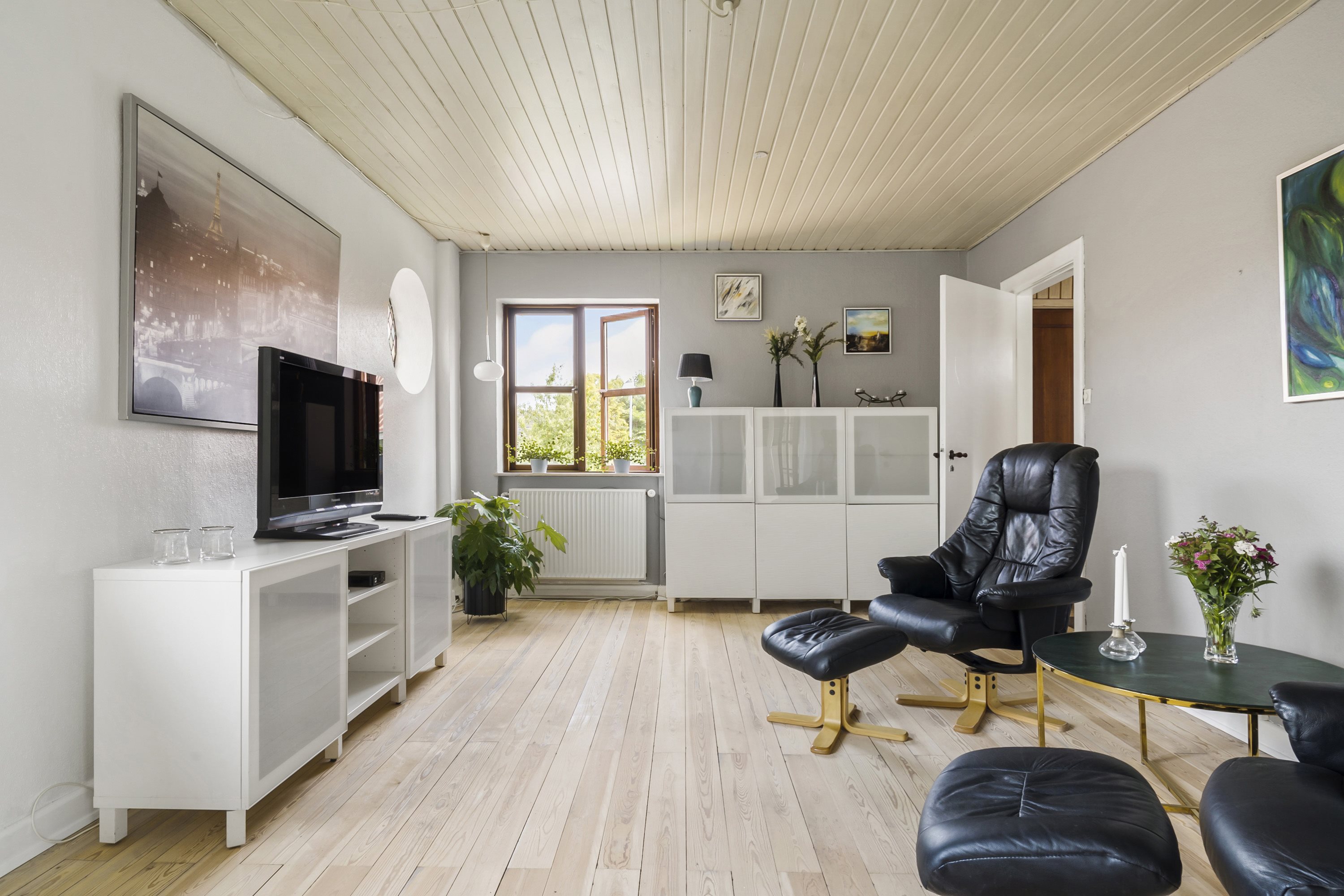 Fremhævet stue billede i fuldskærmstilstand. Billede af Otto Møllersgade 2, Gylling, 8300 Odder