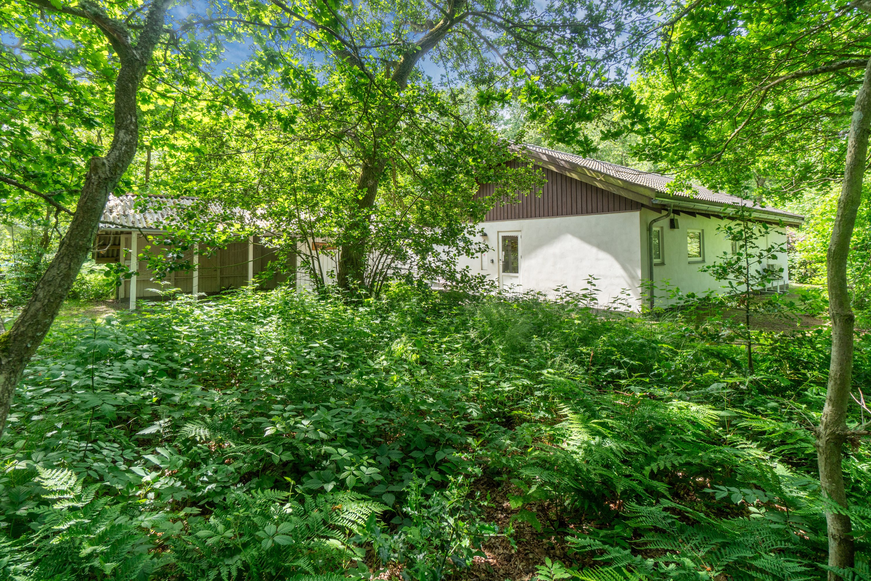 Fremhævet set fra haven billede i fuldskærmstilstand. Billede af Maegårdsskoven 6, Pedersker, 3720 Aakirkeby