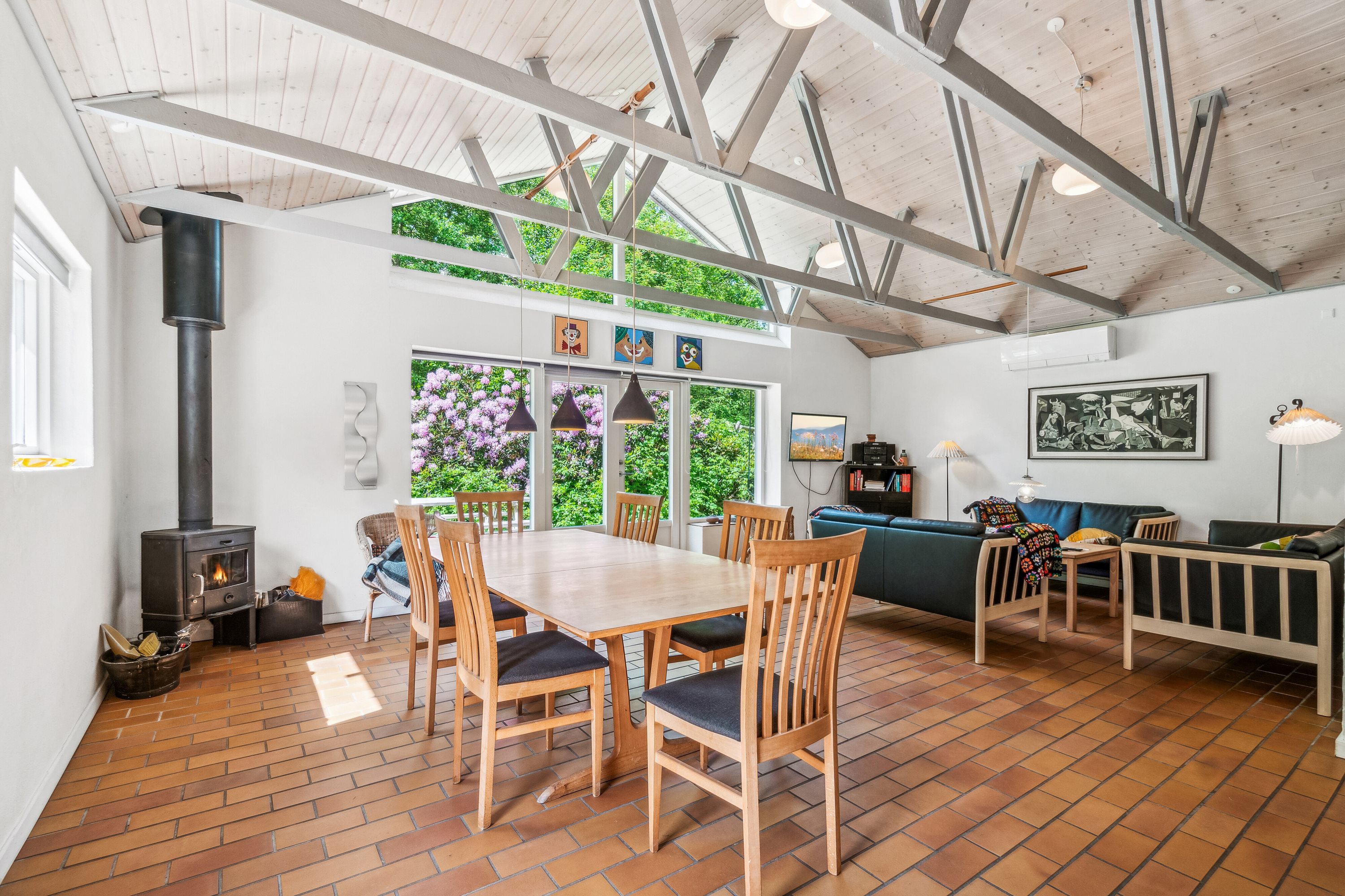 Fremhævet spisestue billede i fuldskærmstilstand. Billede af Maegårdsskoven 6, Pedersker, 3720 Aakirkeby