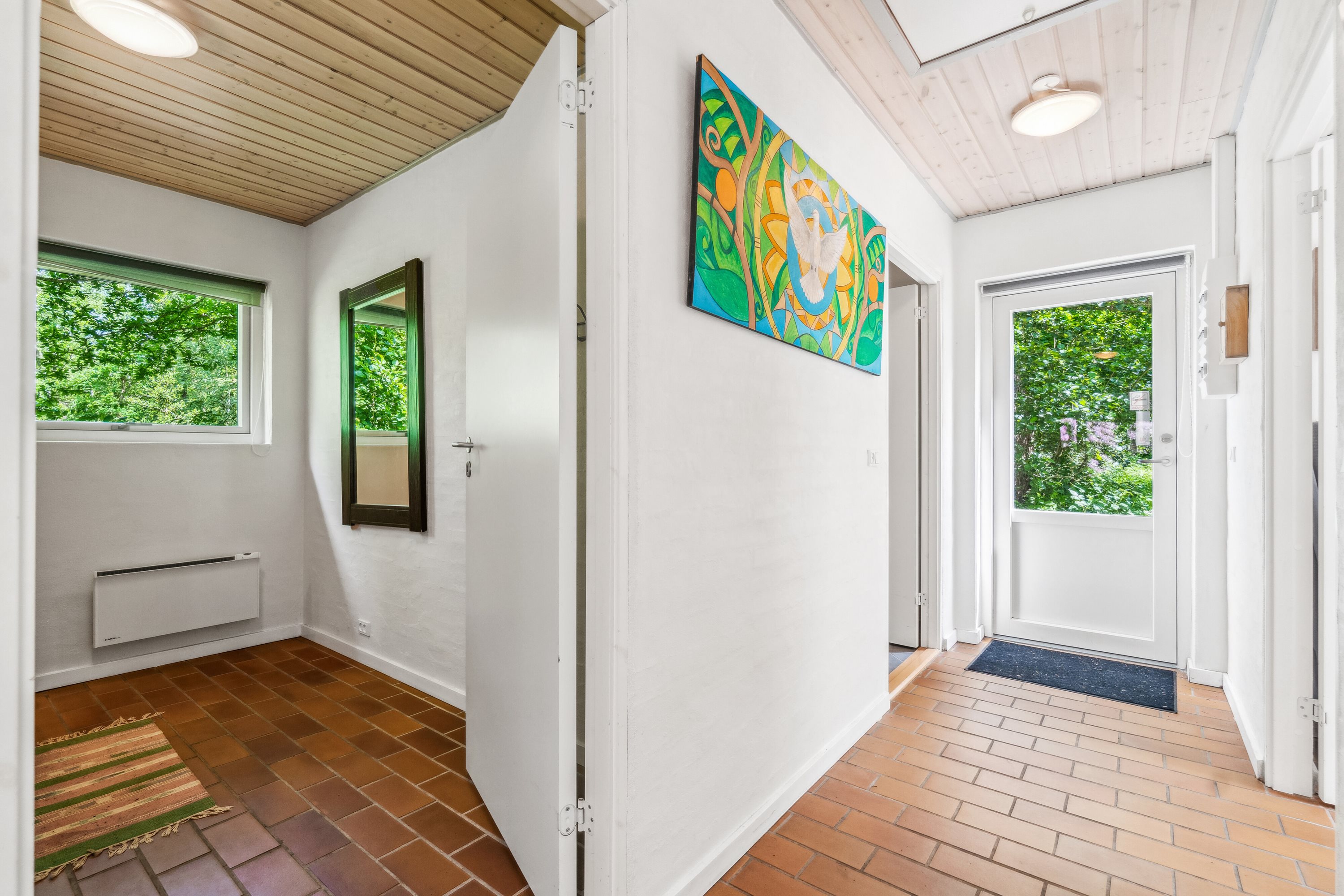 Fremhævet gang billede i fuldskærmstilstand. Billede af Maegårdsskoven 6, Pedersker, 3720 Aakirkeby