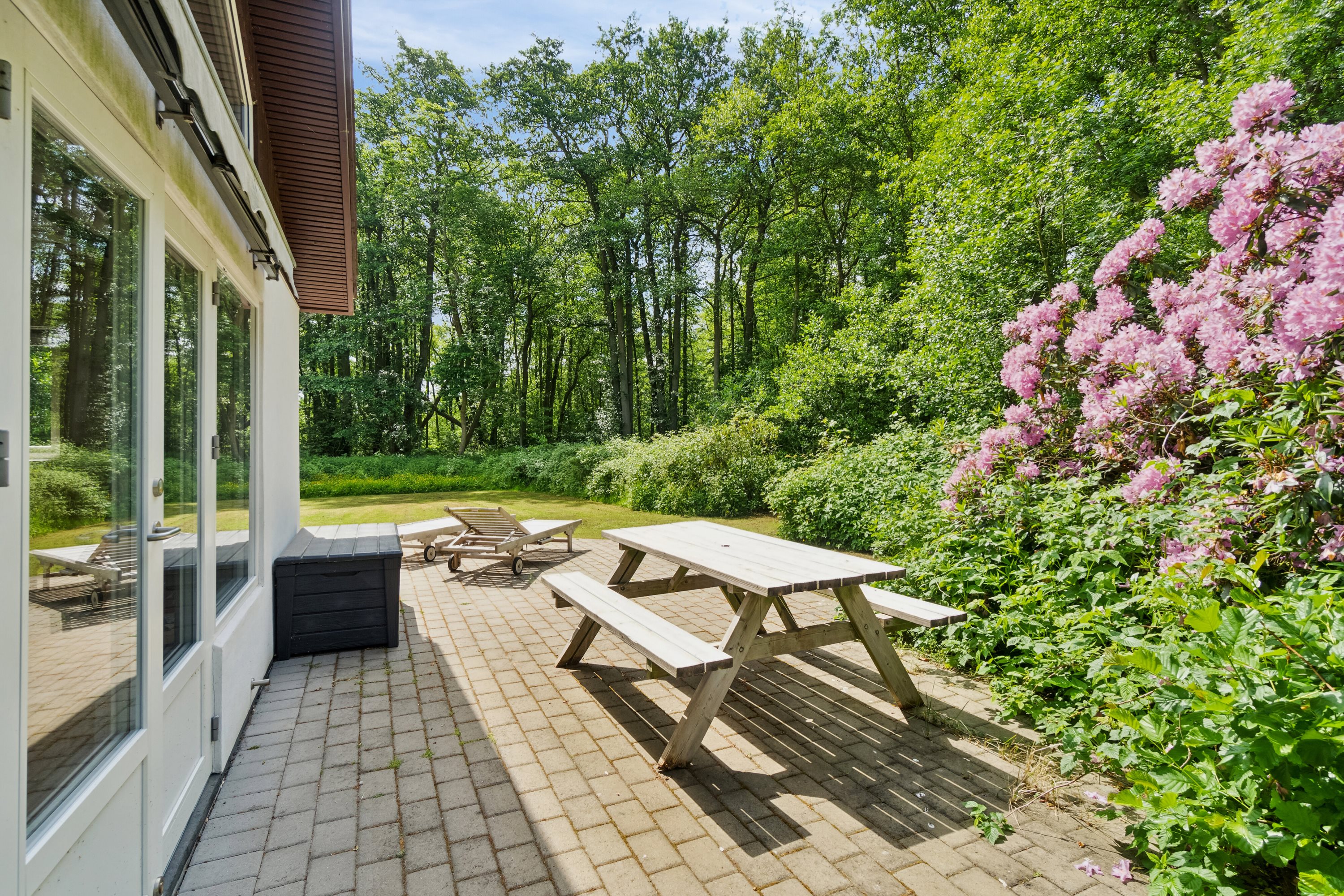 Fremhævet terrasse billede i fuldskærmstilstand. Billede af Maegårdsskoven 6, Pedersker, 3720 Aakirkeby