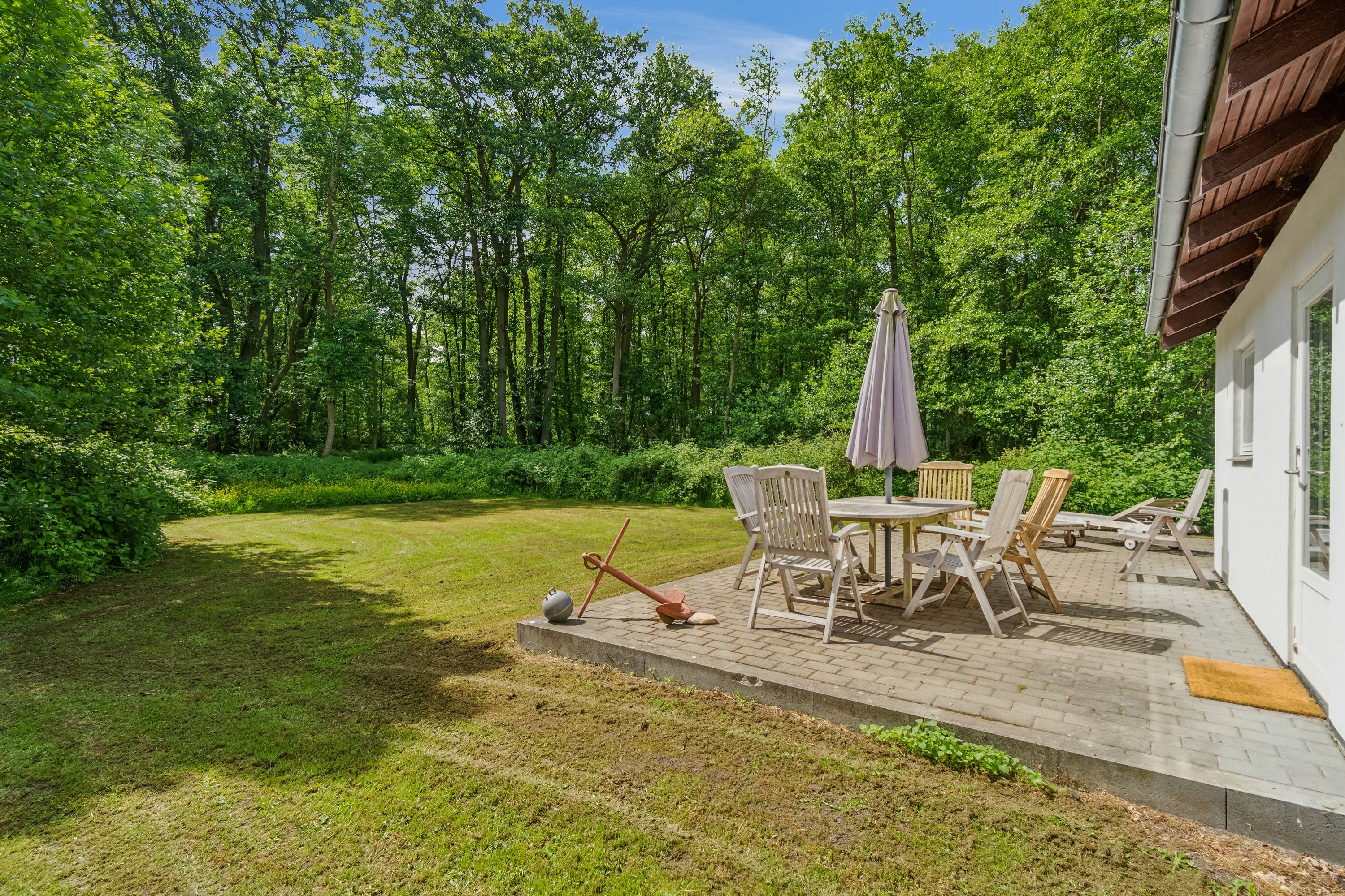 Miniaturebillede 1: terrasse. Billede af Maegårdsskoven 6, Pedersker, 3720 Aakirkeby
