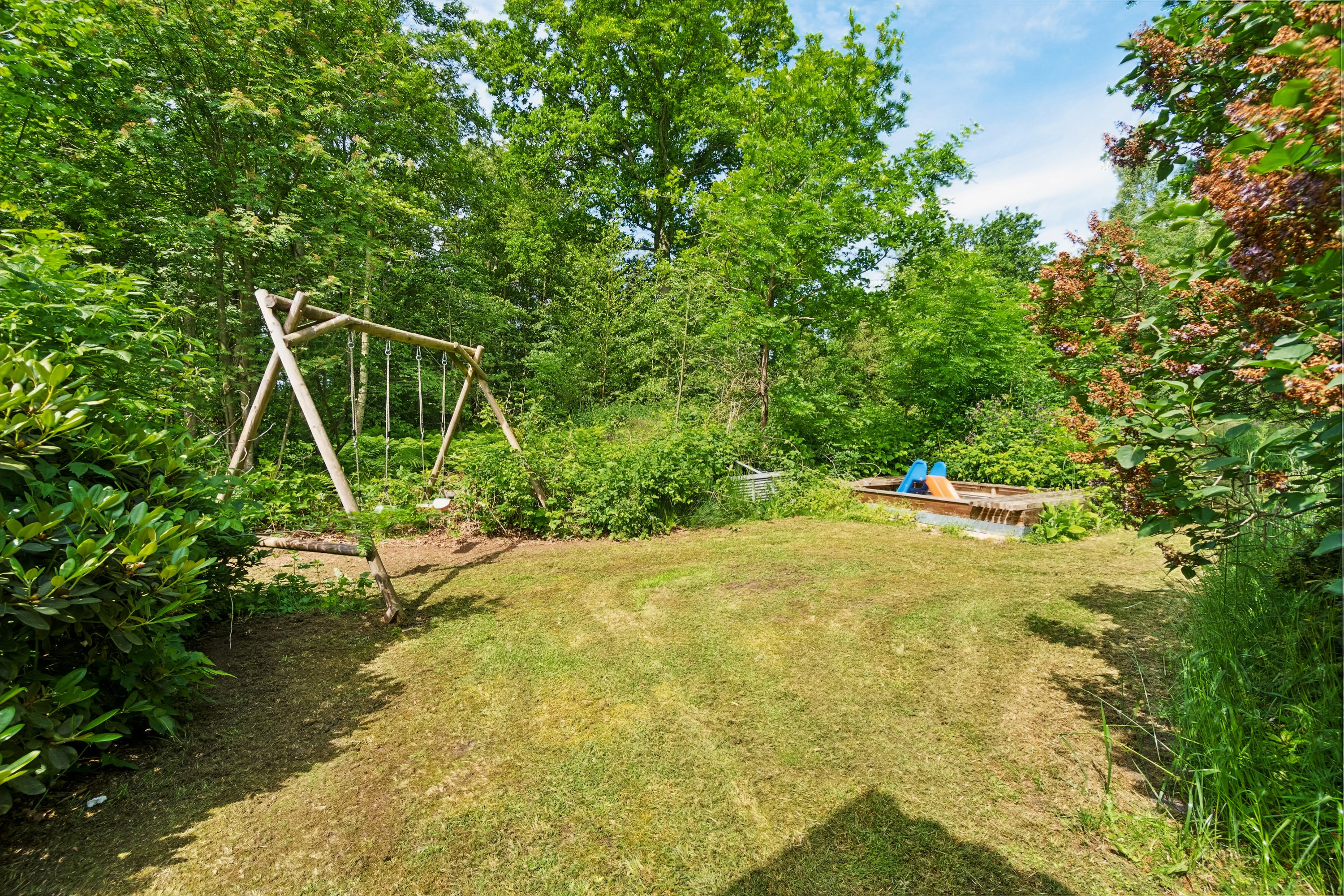 Fremhævet udendørs billede i fuldskærmstilstand. Billede af Maegårdsskoven 6, Pedersker, 3720 Aakirkeby