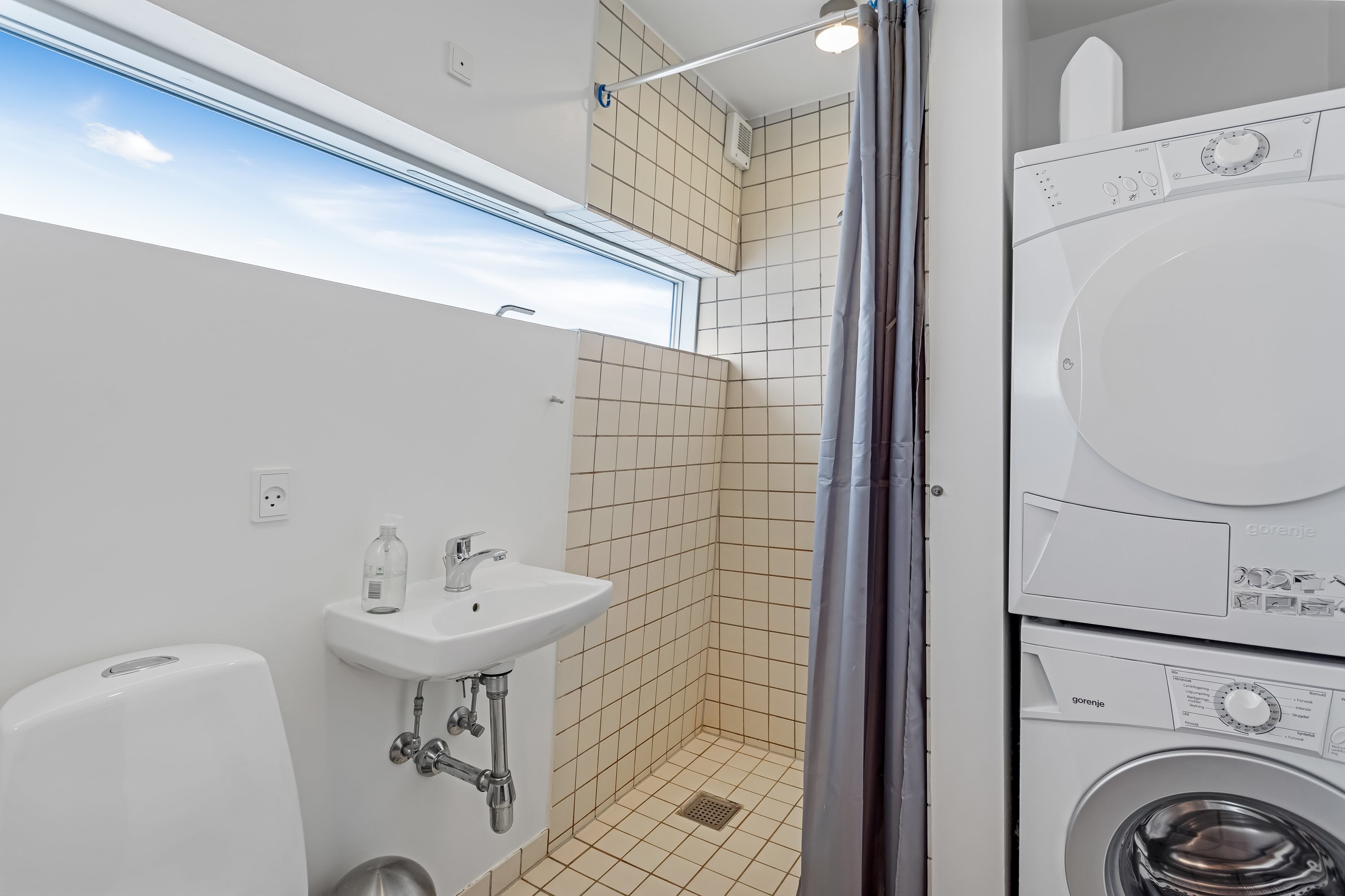 Fremhævet badeværelse billede i fuldskærmstilstand. Billede af Molen 7, Bork Havn, 6893 Hemmet