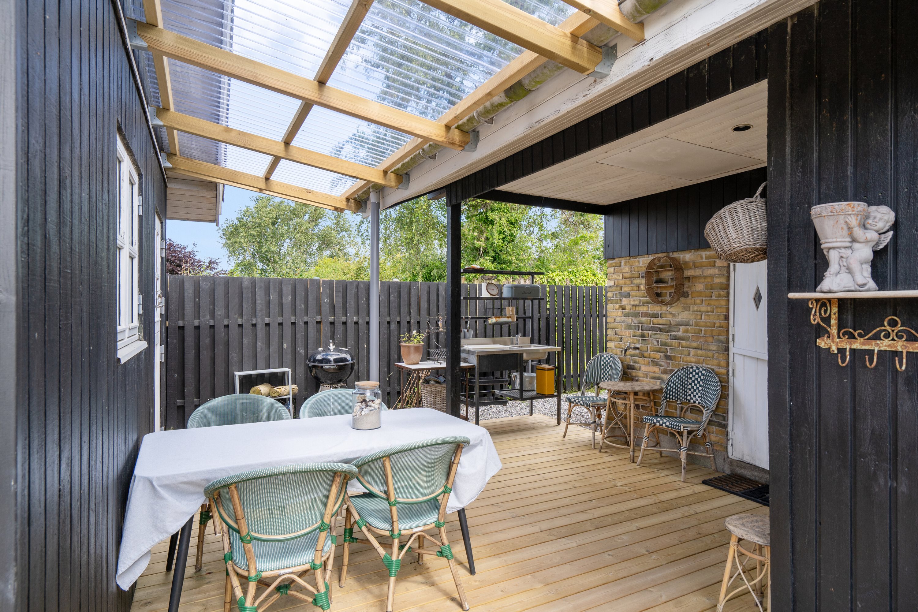 Fremhævet overdækket terrasse billede i fuldskærmstilstand. Billede af Lærkevænget 2, Hasmark Strand, 5450 Otterup