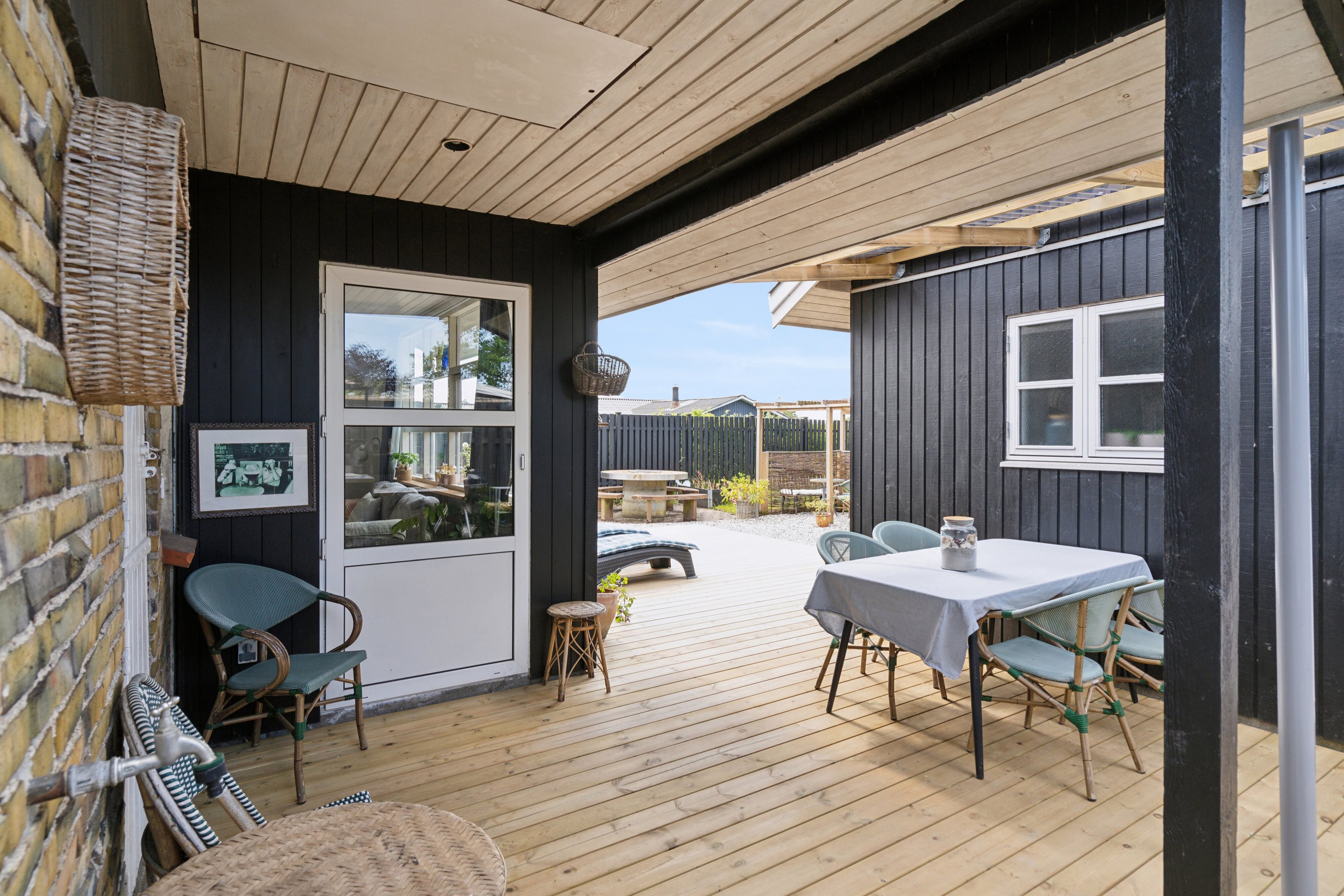 Fremhævet overdækket terrasse billede i fuldskærmstilstand. Billede af Lærkevænget 2, Hasmark Strand, 5450 Otterup