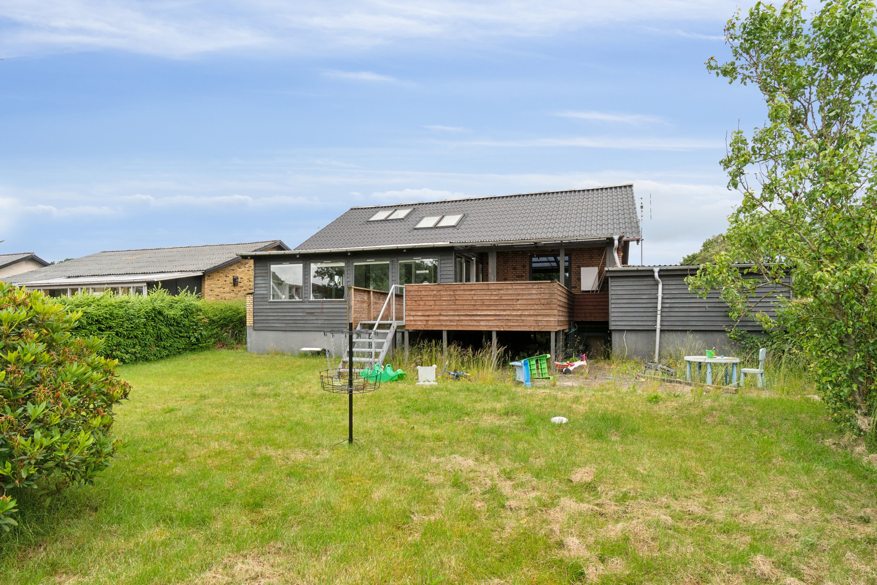 Fremhævet set fra haven billede i fuldskærmstilstand. Billede af Solsortevej 28, 7441 Bording