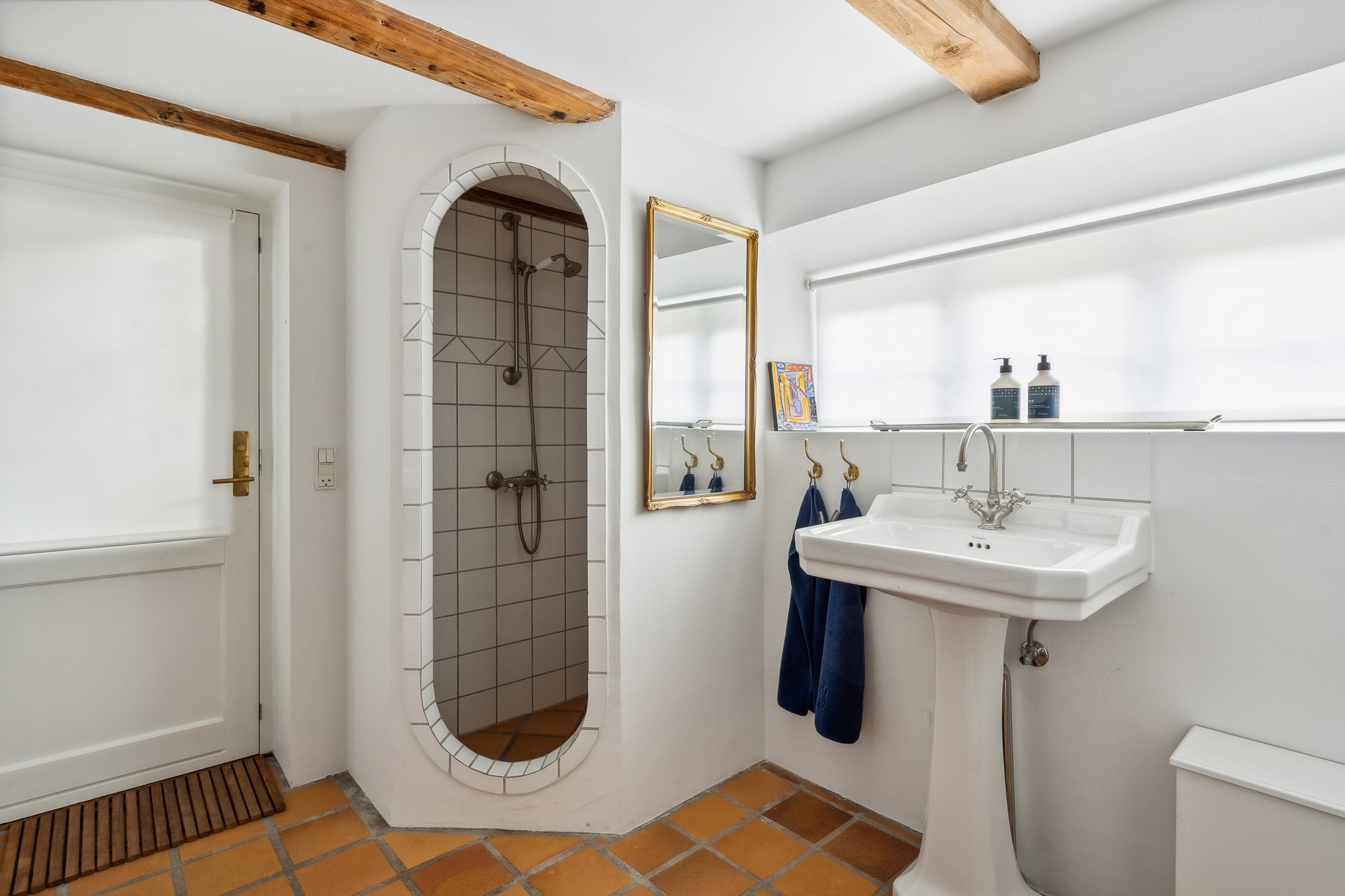 Fremhævet badeværelse billede i fuldskærmstilstand. Billede af Kong Eriks Vej 2, Midtbyen, 9990 Skagen