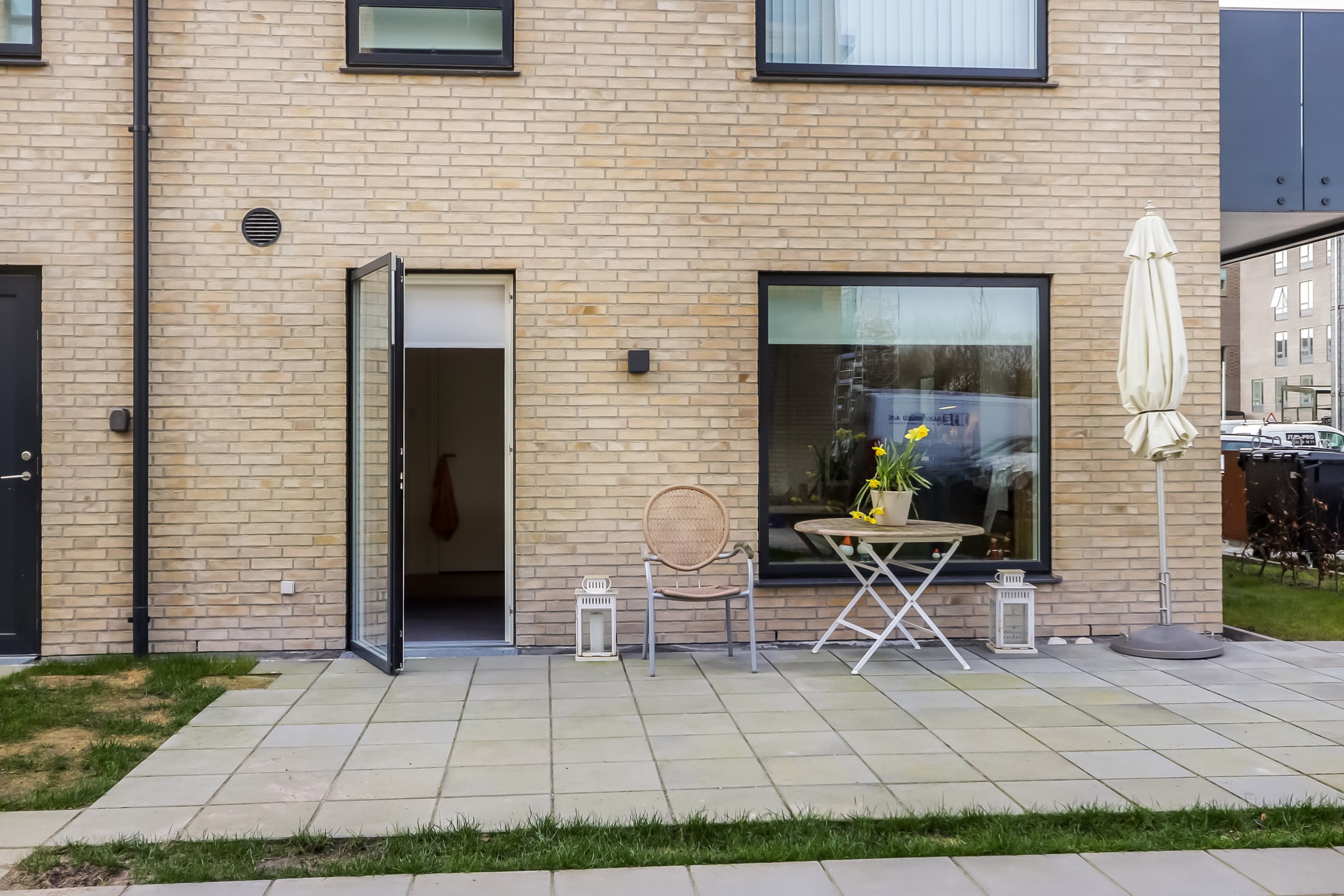 Fremhævet terrasse billede i fuldskærmstilstand. Billede af Guldrankevej 11, st.. 4., 5200 Odense V