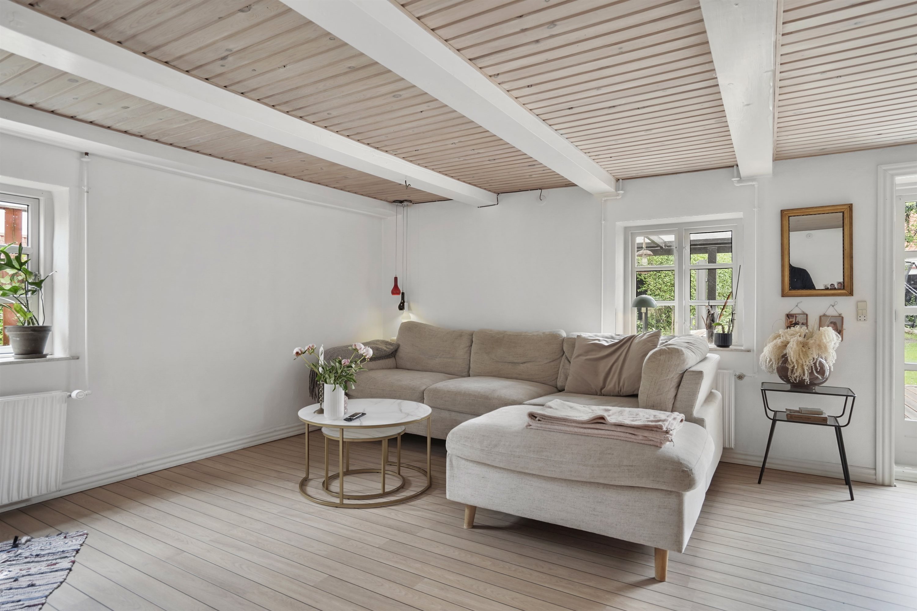 Fremhævet stue billede i fuldskærmstilstand. Billede af Frydenstrandsvej 8, 9900 Frederikshavn