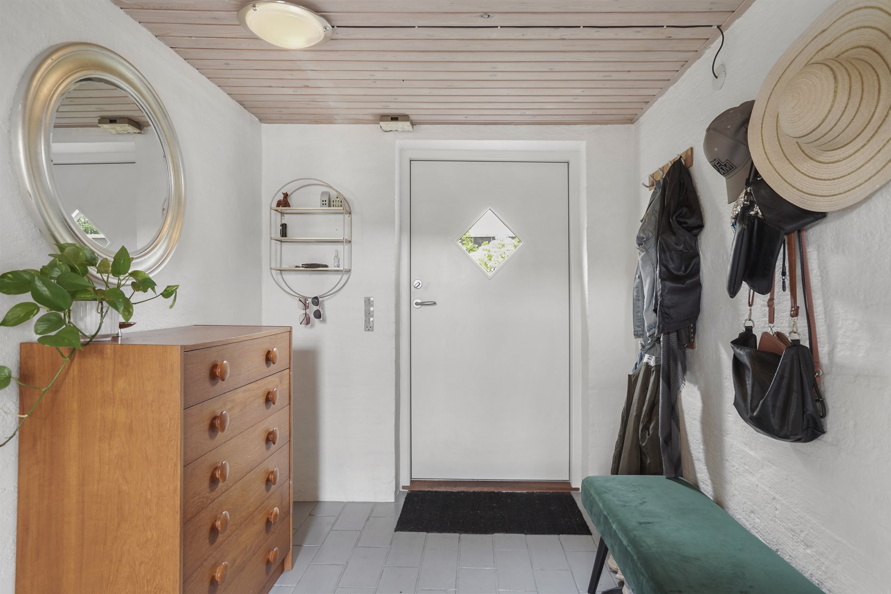 Fremhævet entré billede i fuldskærmstilstand. Billede af Frydenstrandsvej 8, 9900 Frederikshavn