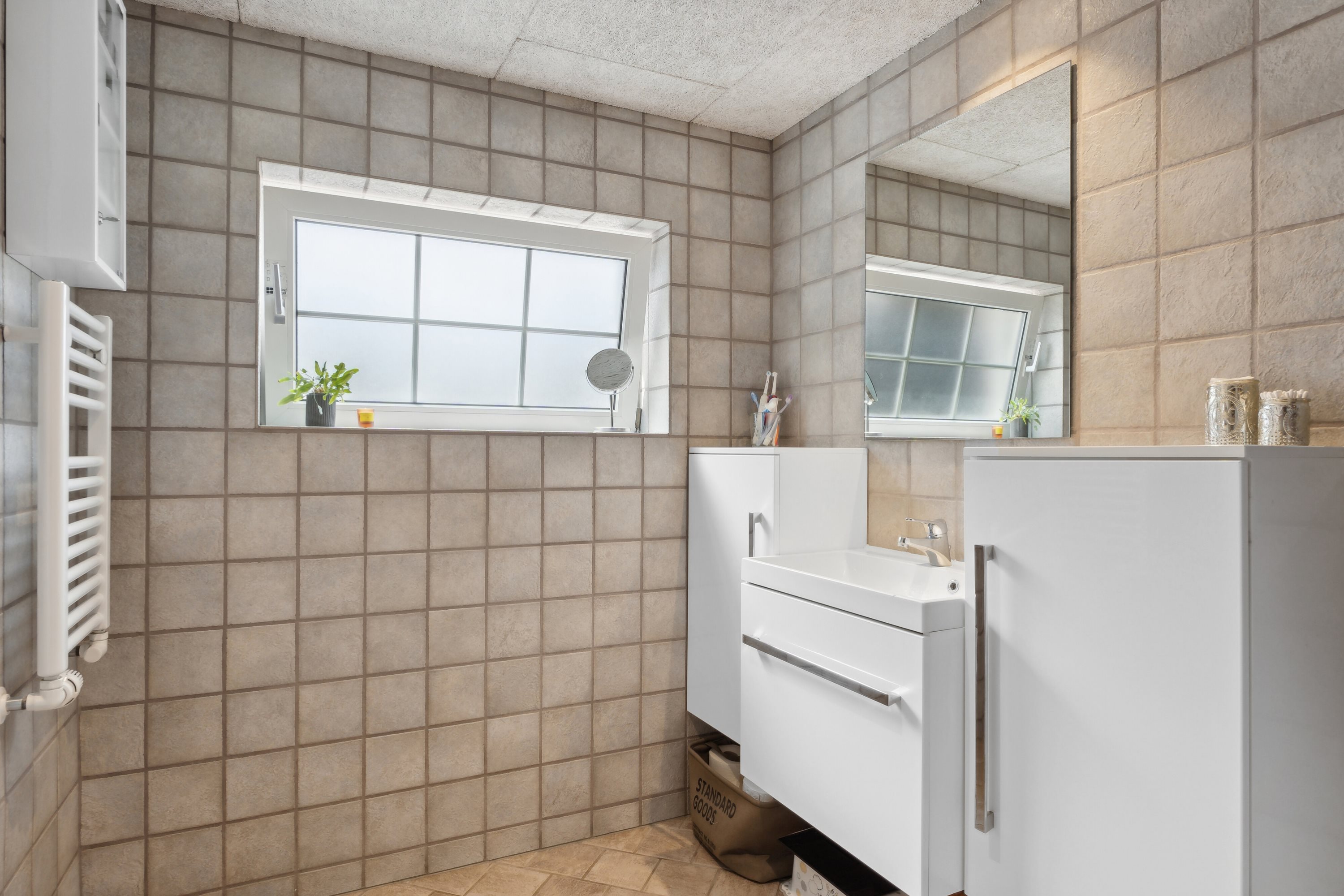 Fremhævet badeværelse billede i fuldskærmstilstand. Billede af Ved Diget 17, 7430 Ikast