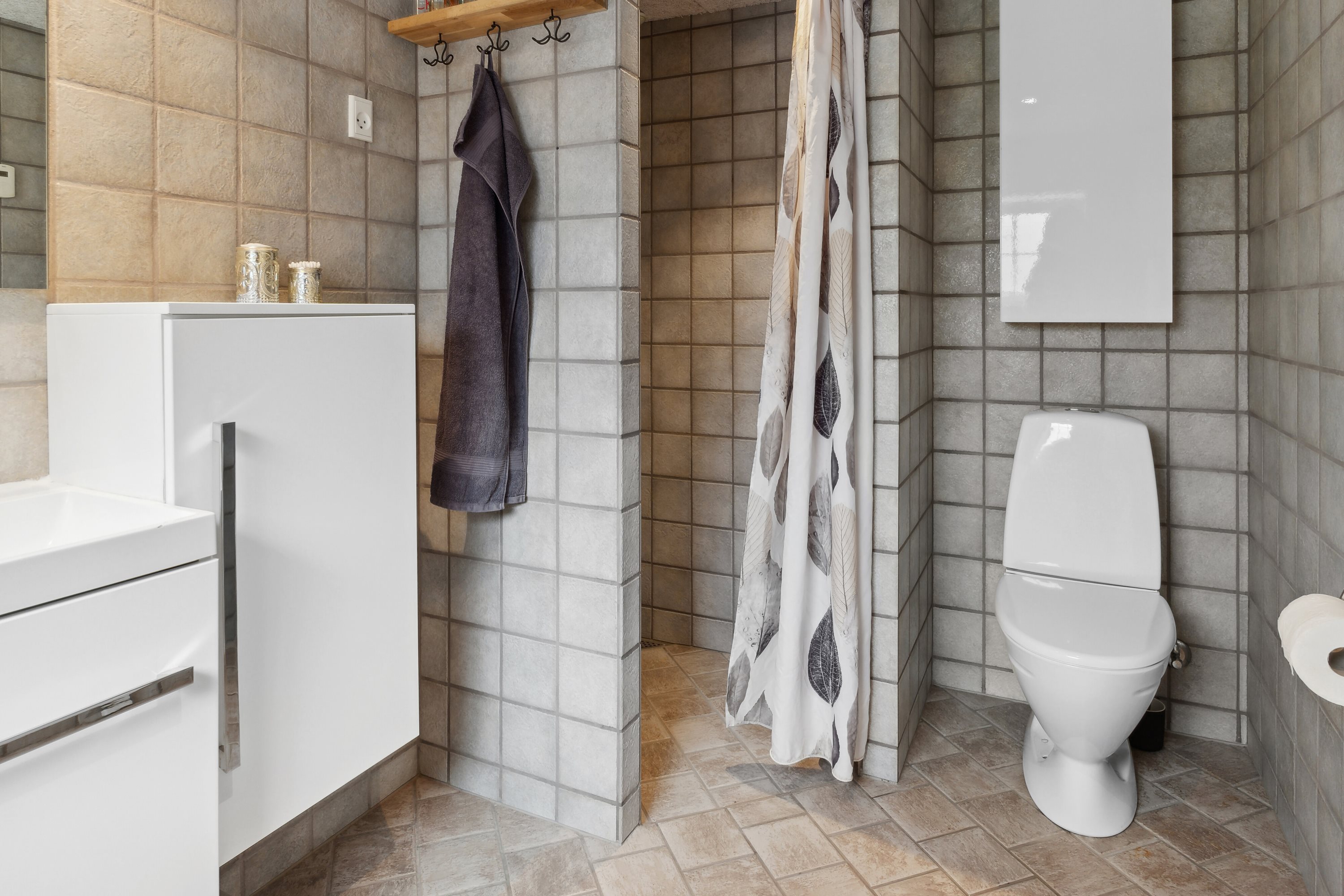 Fremhævet badeværelse billede i fuldskærmstilstand. Billede af Ved Diget 17, 7430 Ikast