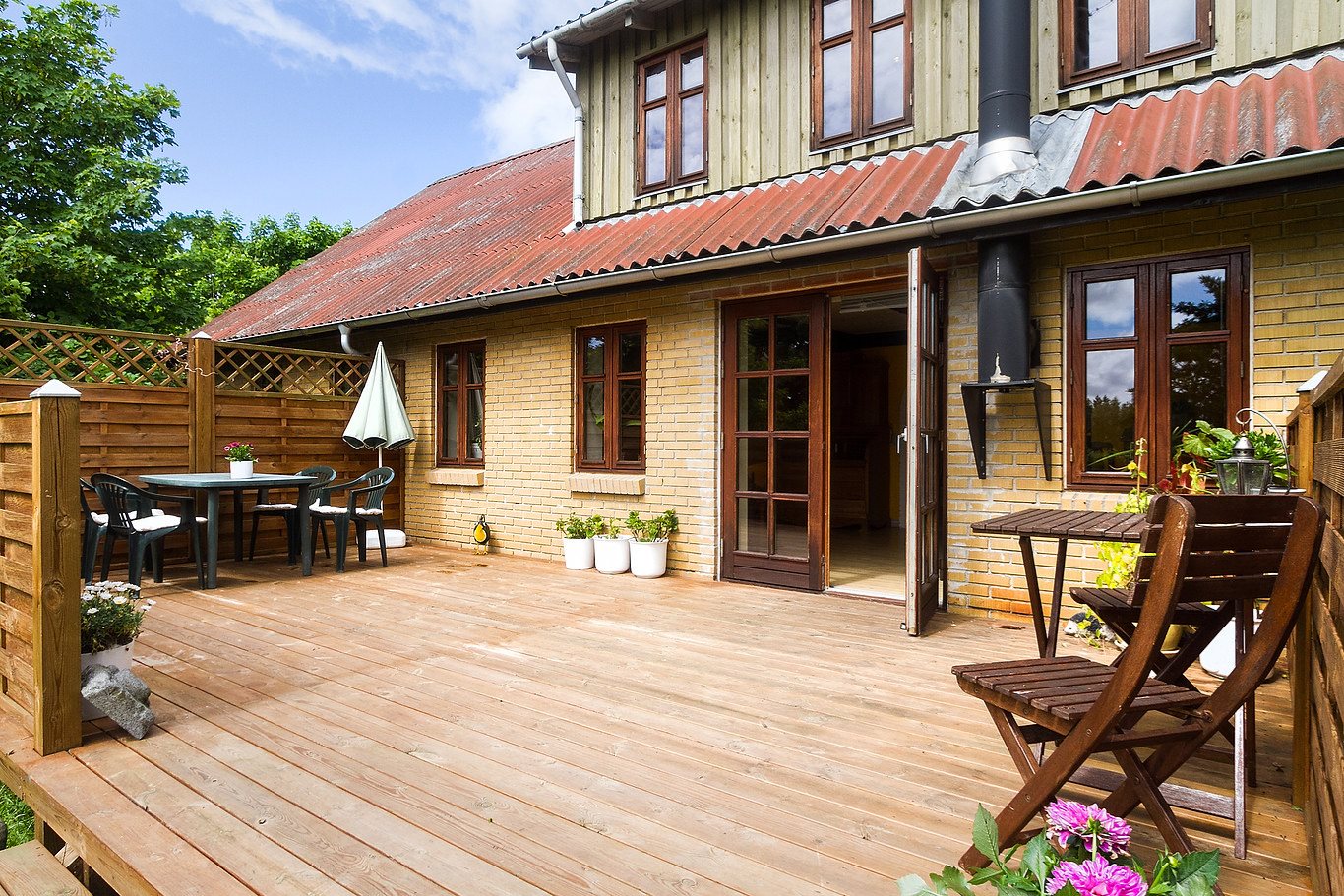 Fremhævet set fra haven billede i fuldskærmstilstand. Billede af Gl Hirtshalsvej 2A, Vidstrup, 9800 Hjørring