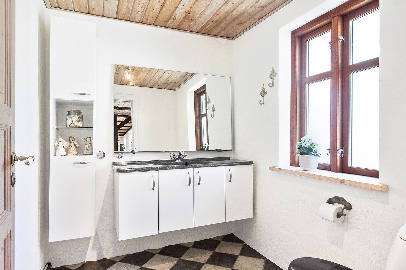 Fremhævet badeværelse billede i fuldskærmstilstand. Billede af Gl Hirtshalsvej 2A, Vidstrup, 9800 Hjørring