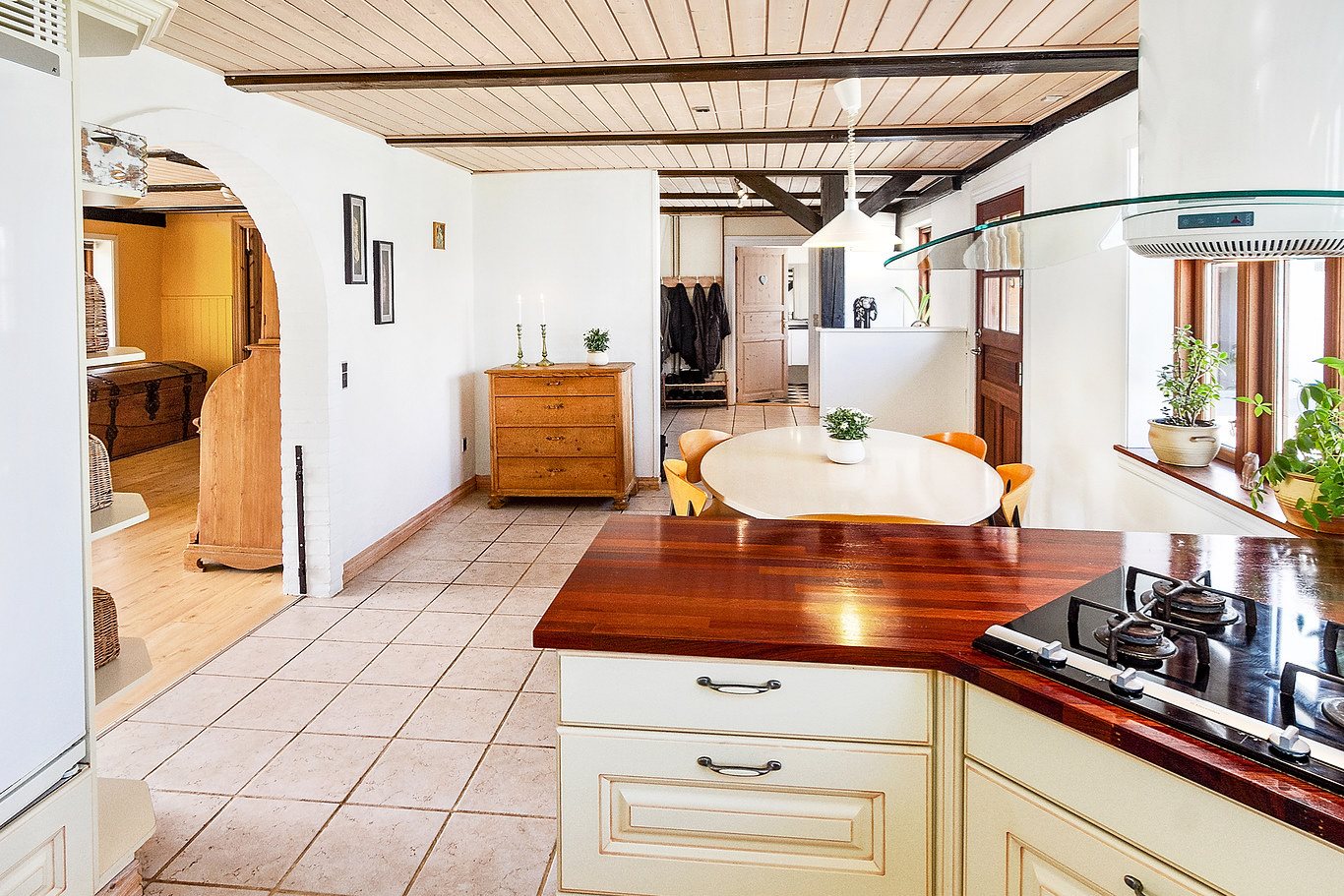 Fremhævet køkken billede i fuldskærmstilstand. Billede af Gl Hirtshalsvej 2A, Vidstrup, 9800 Hjørring