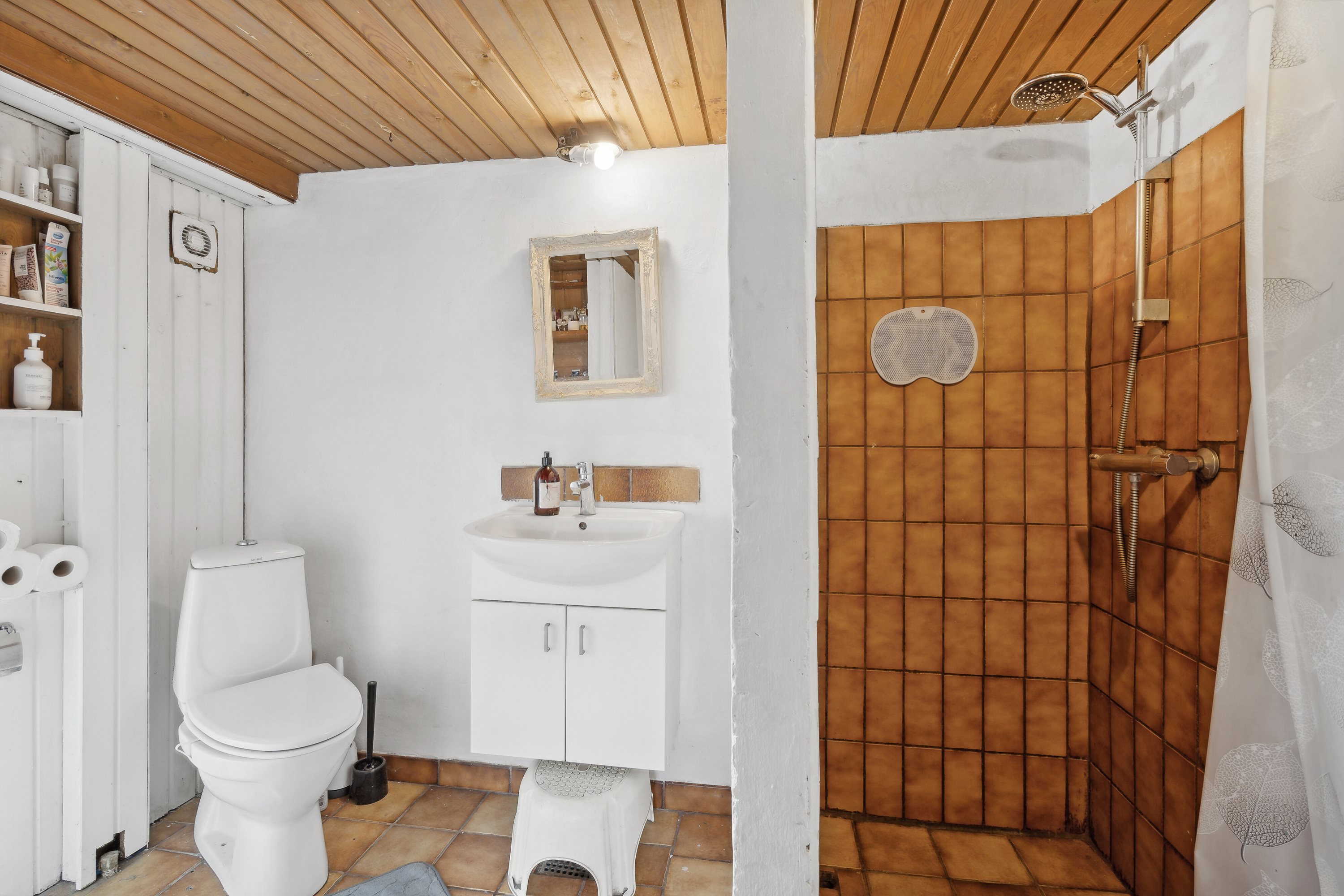 Fremhævet badeværelse billede i fuldskærmstilstand. Billede af Hærvejen 30, Bov, 6330 Padborg