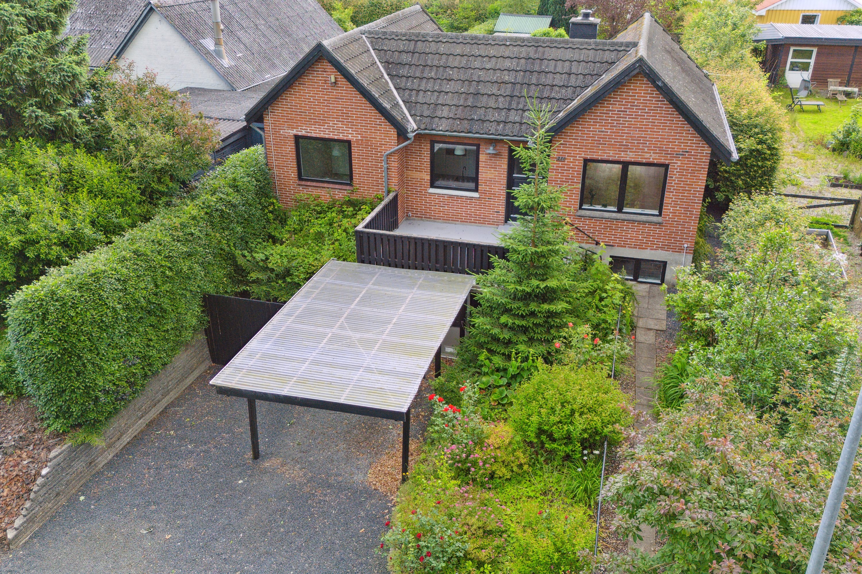 Fremhævet set fra vejen billede i fuldskærmstilstand. Billede af Søndersøvej 251, 5462 Morud