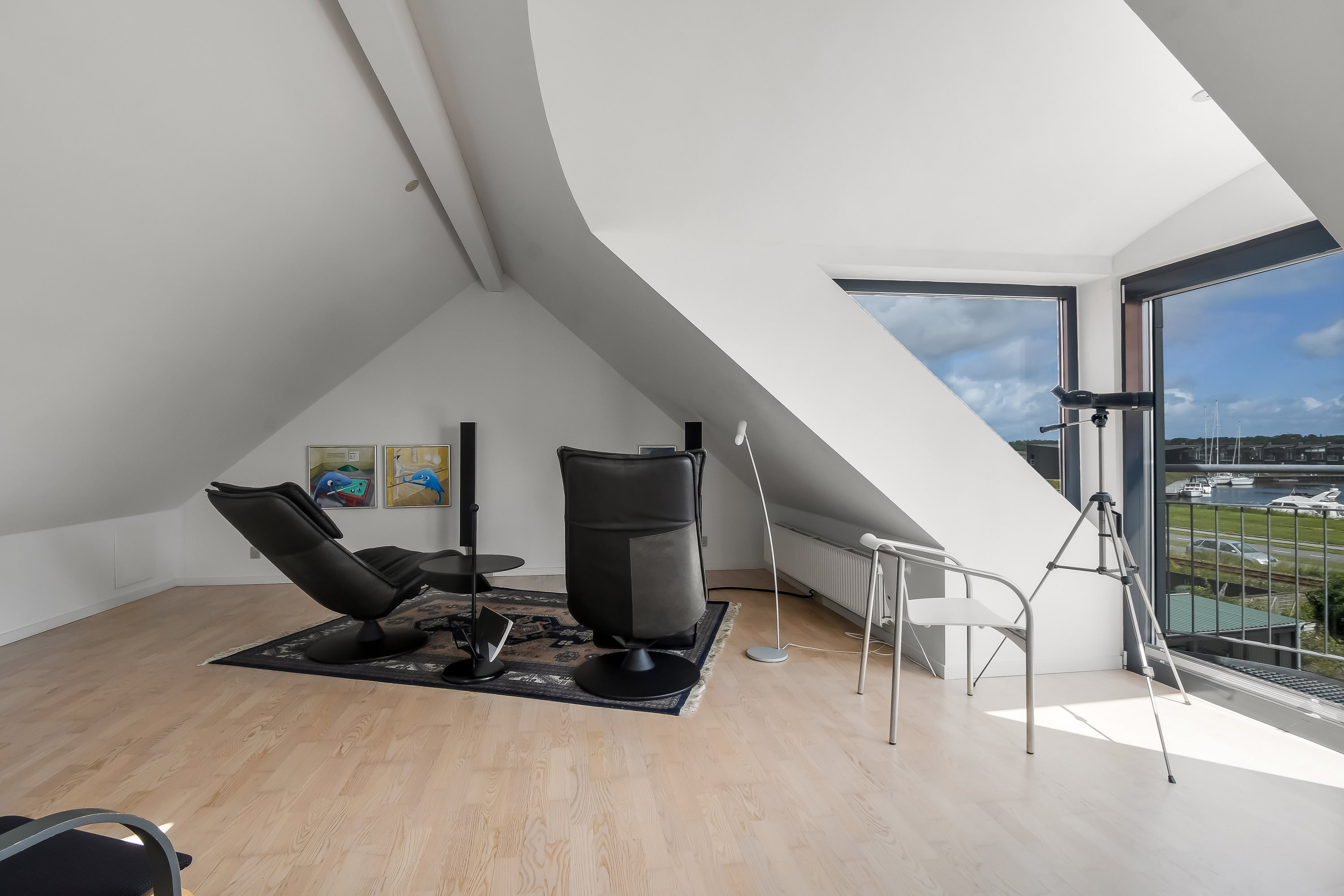 Fremhævet stue billede i fuldskærmstilstand. Billede af Strandvejen 27, 7600 Struer