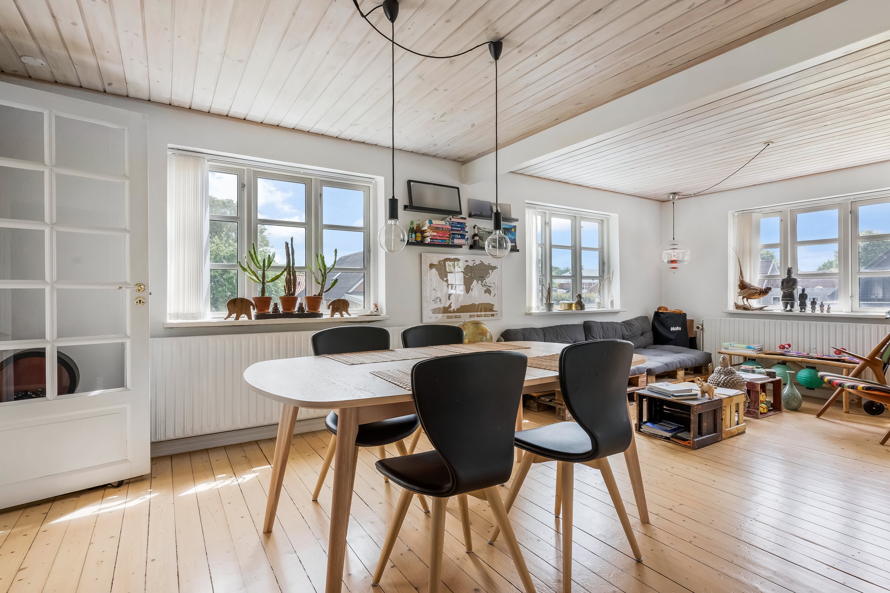 Fremhævet stue billede i fuldskærmstilstand. Billede af Kirkebakken 3, Borbjerg, 7500 Holstebro