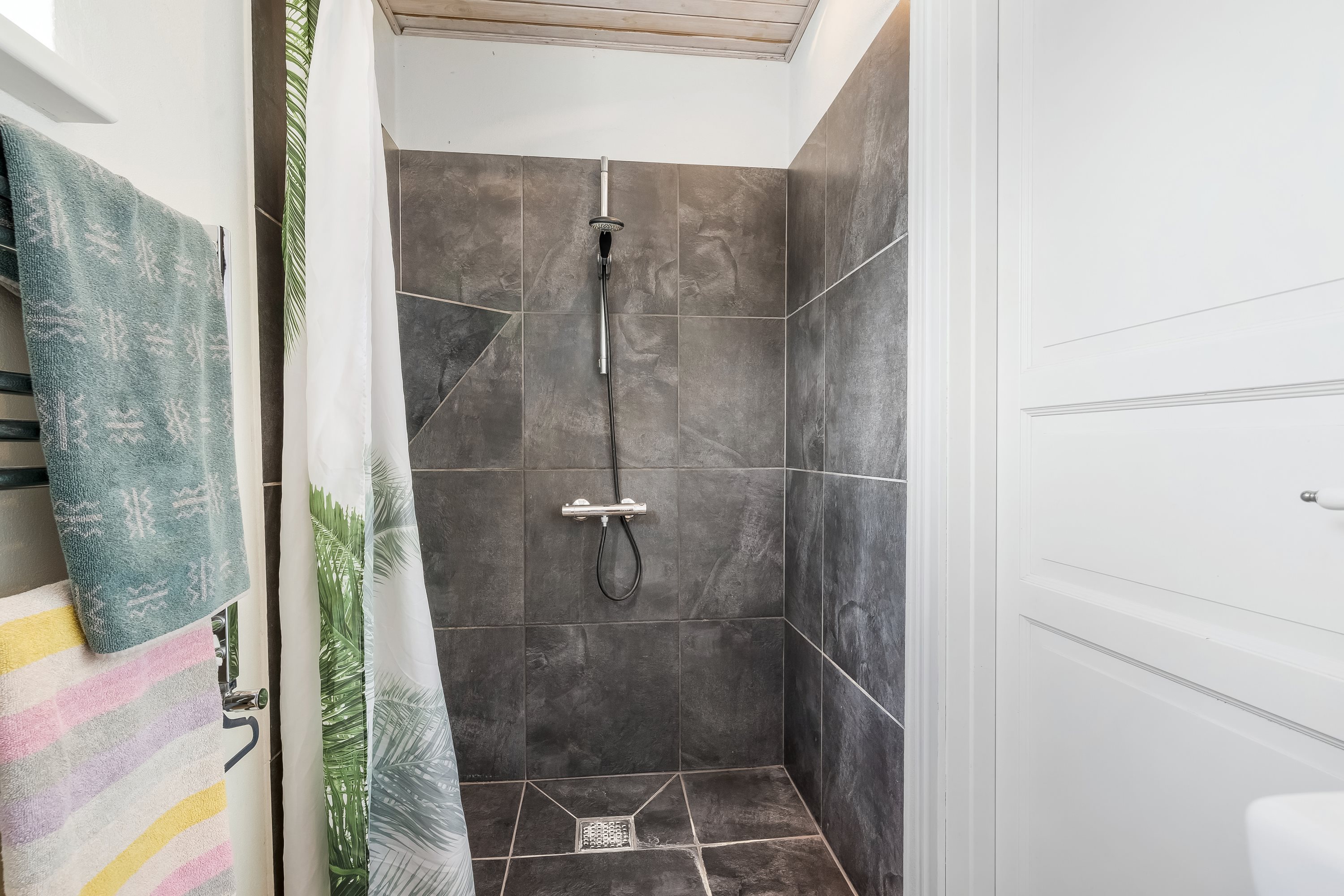 Fremhævet badeværelse billede i fuldskærmstilstand. Billede af Kirkebakken 3, Borbjerg, 7500 Holstebro