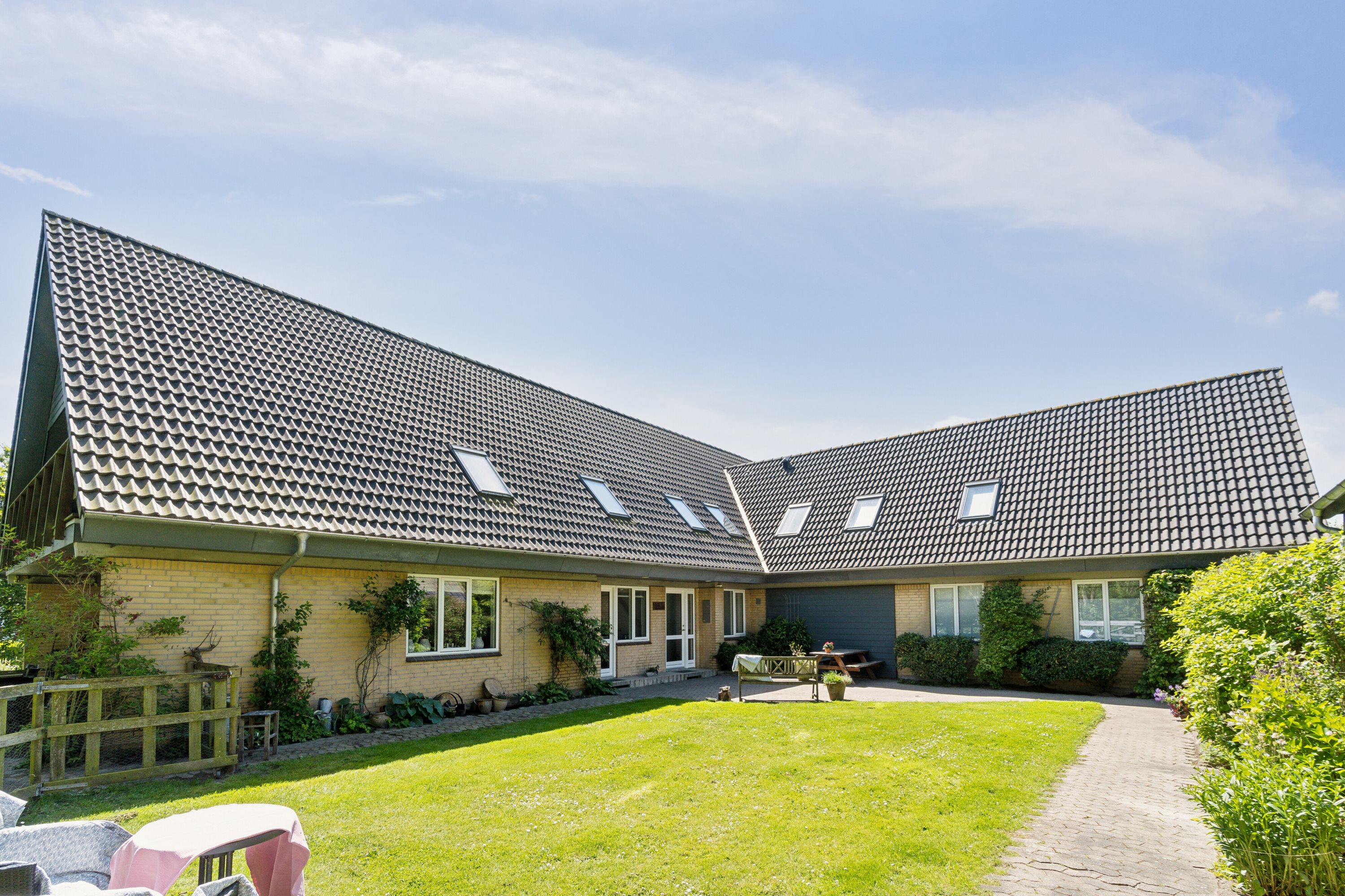 Miniaturebillede 1: set fra haven. Billede af Snevrevej 4A, Højrup,Horne, 9850 Hirtshals