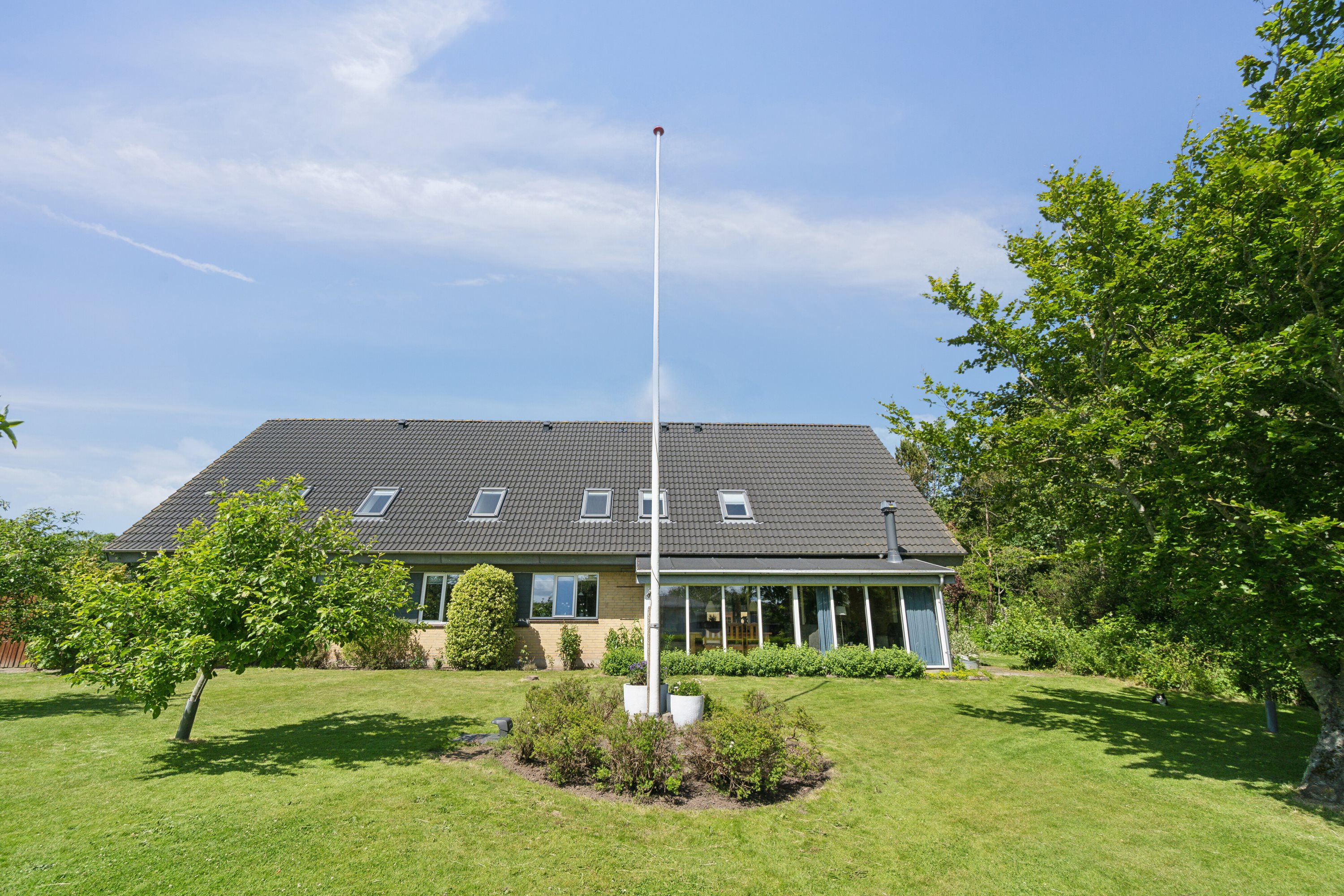 Fremhævet set fra haven billede i fuldskærmstilstand. Billede af Snevrevej 4A, Højrup,Horne, 9850 Hirtshals