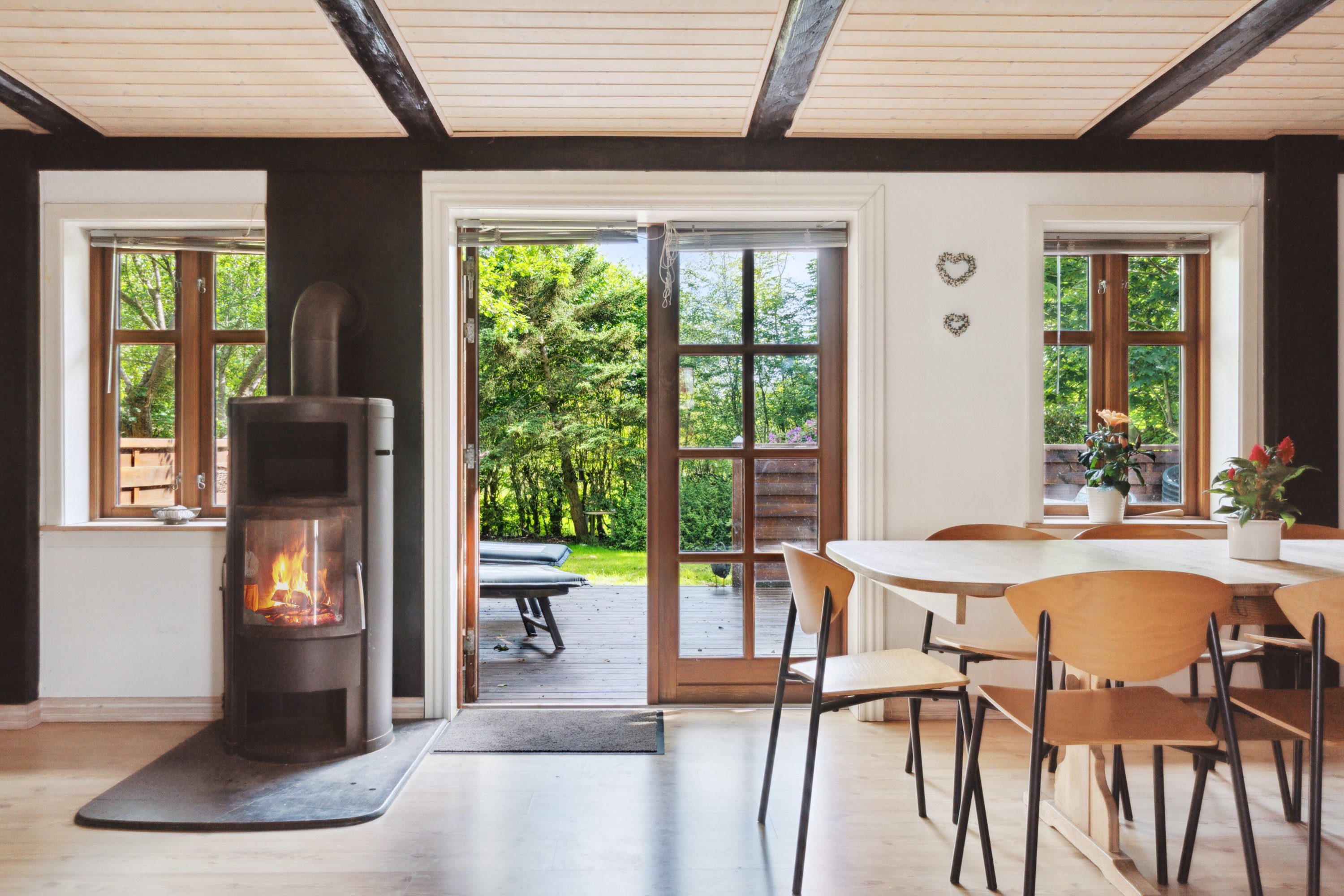 Fremhævet stue billede i fuldskærmstilstand. Billede af Gl Hirtshalsvej 2A, Vidstrup, 9800 Hjørring