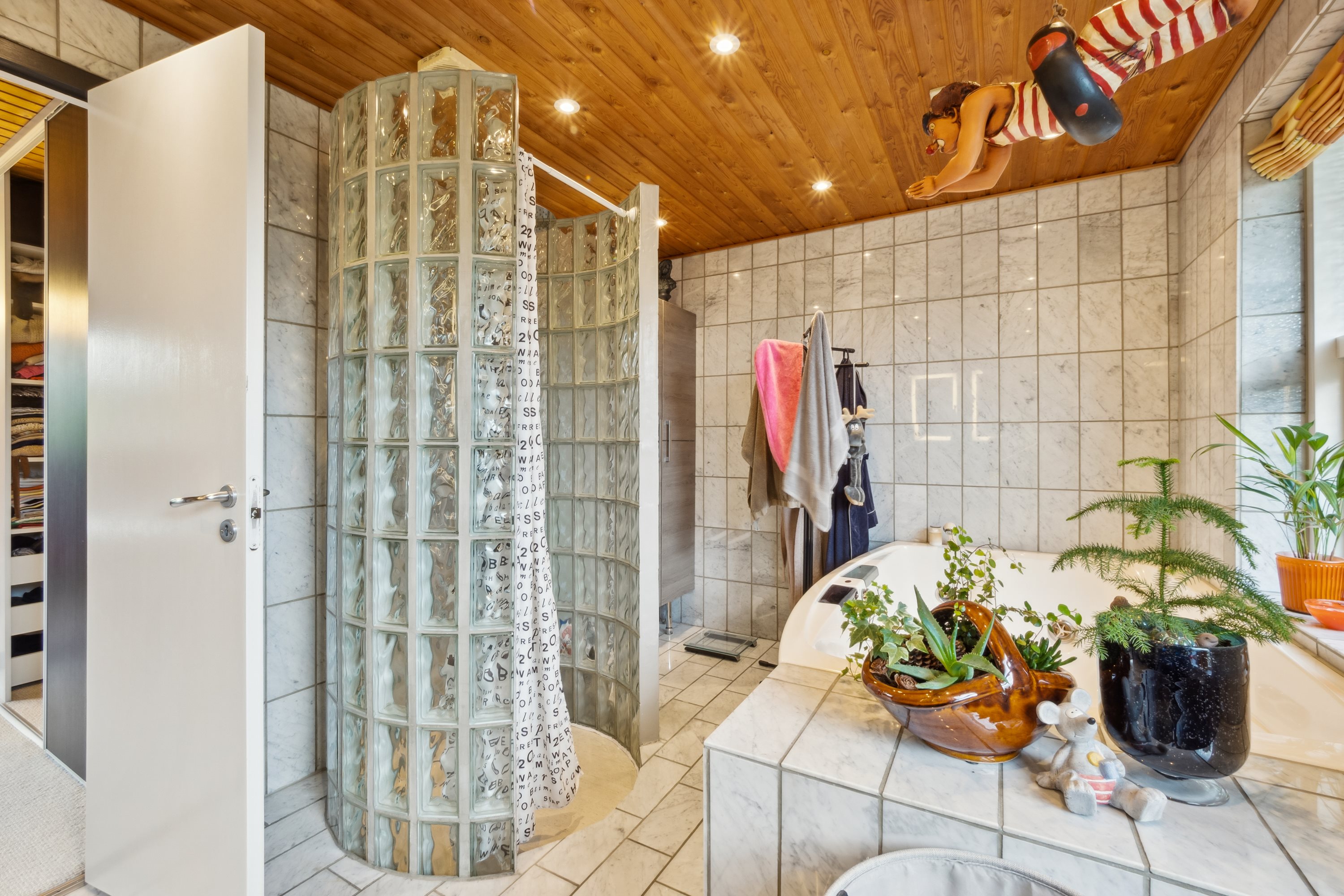 Fremhævet badeværelse billede i fuldskærmstilstand. Billede af Bygvænget 12, 7870 Roslev