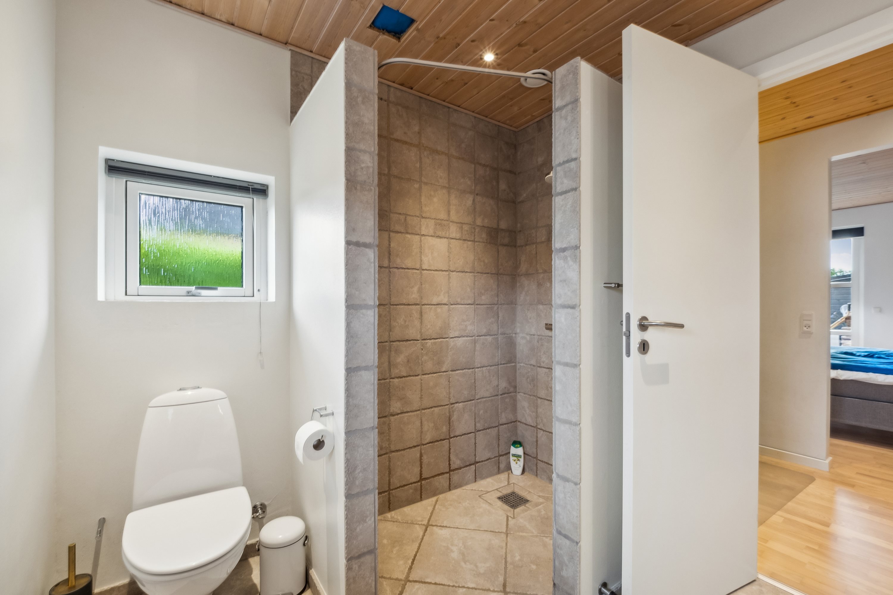 Fremhævet badeværelse billede i fuldskærmstilstand. Billede af Katrinevænget 35, 8800 Viborg