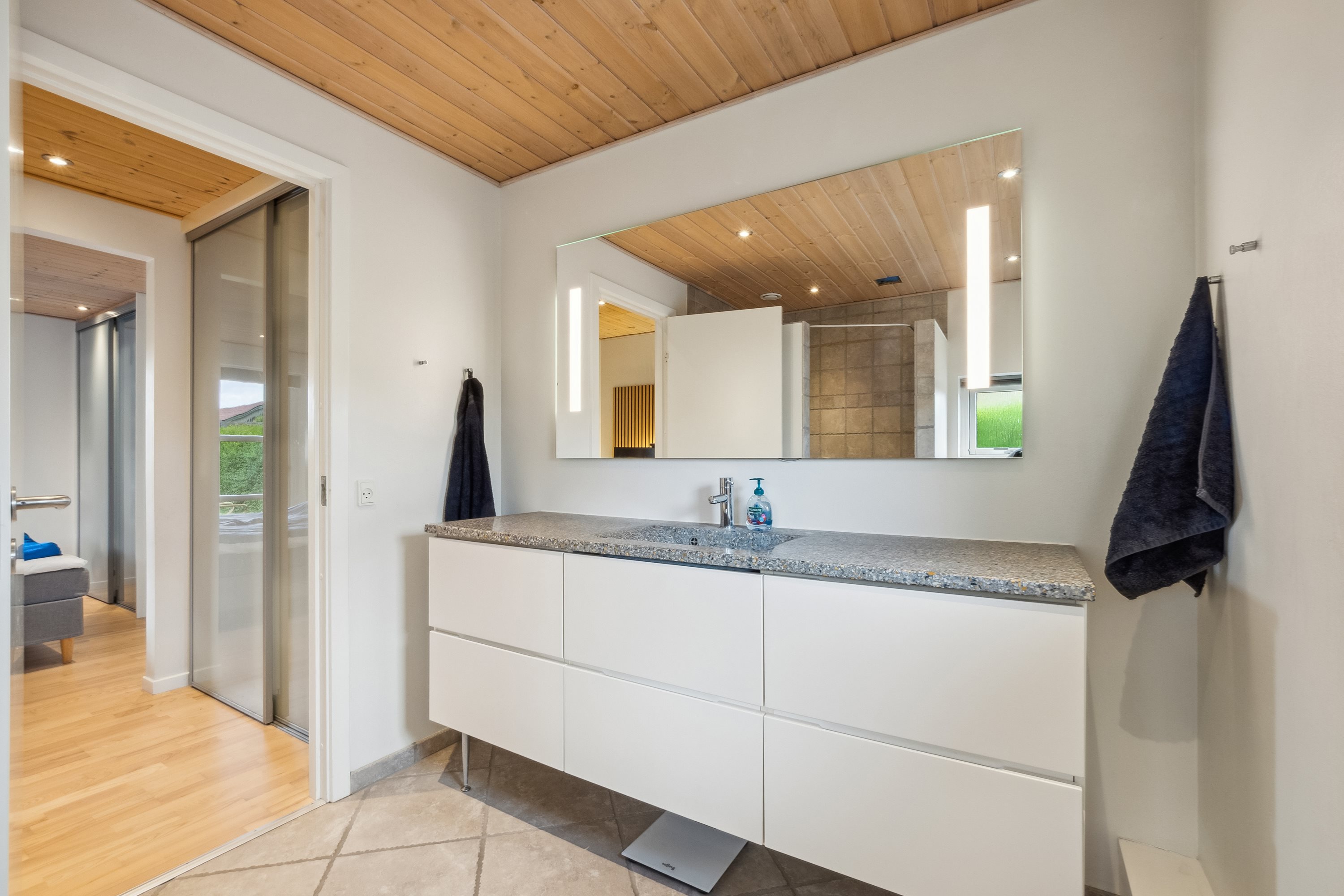 Fremhævet badeværelse billede i fuldskærmstilstand. Billede af Katrinevænget 35, 8800 Viborg