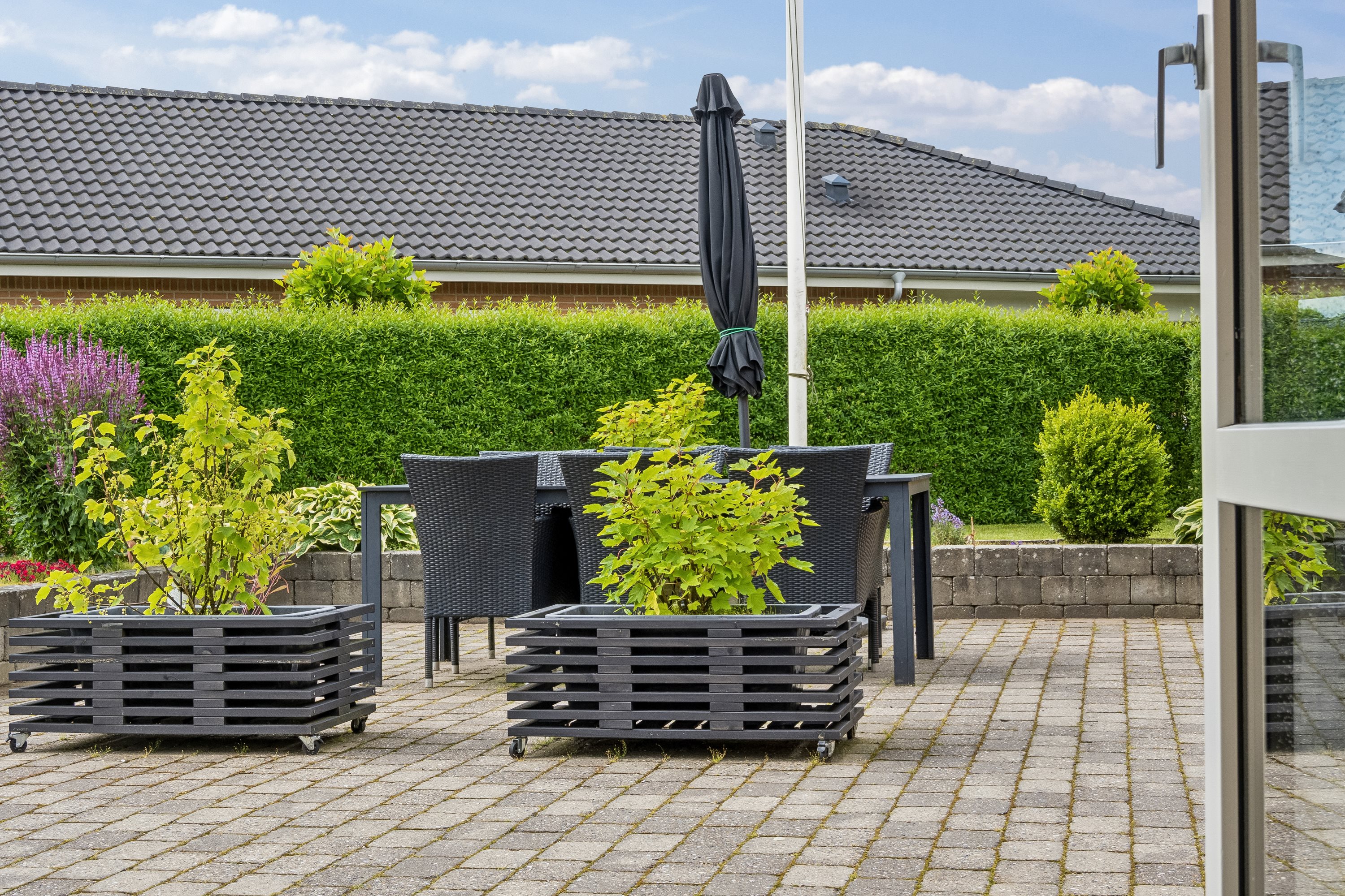 Fremhævet terrasse billede i fuldskærmstilstand. Billede af Katrinevænget 35, 8800 Viborg