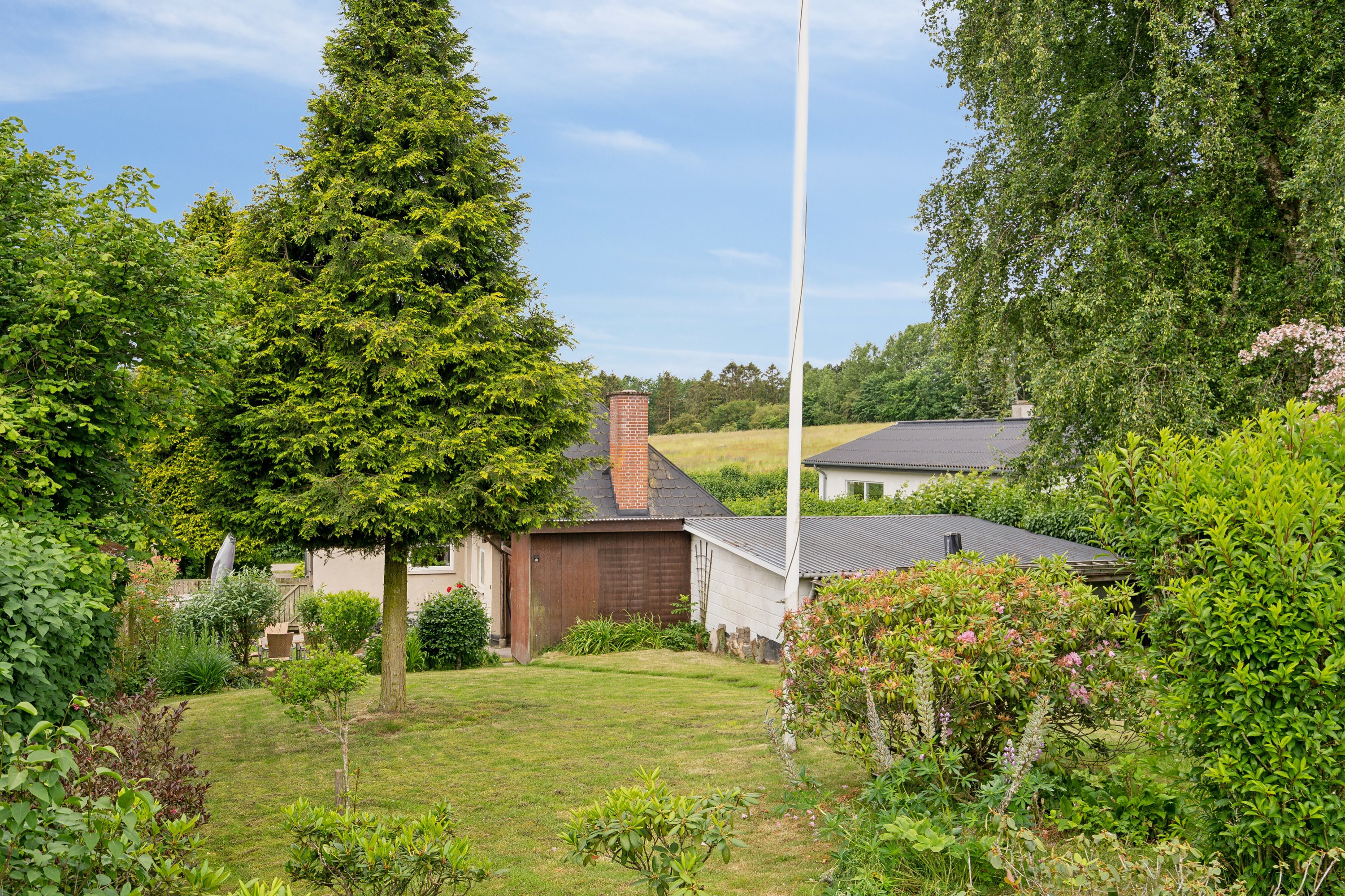 Fremhævet set fra haven billede i fuldskærmstilstand. Billede af Sandbjergvej 26, 5771 Stenstrup