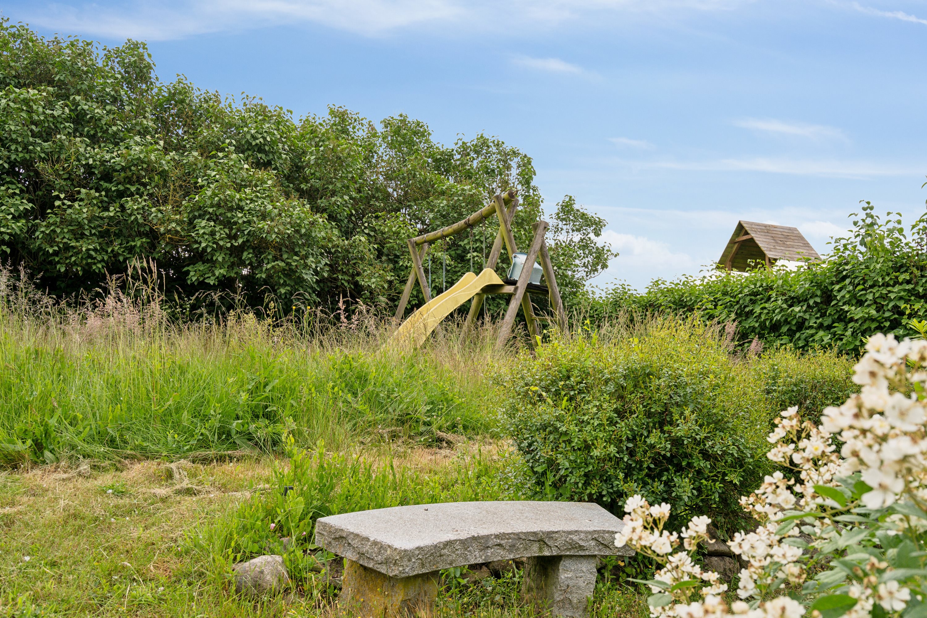 Fremhævet set fra haven billede i fuldskærmstilstand. Billede af Sandbjergvej 26, 5771 Stenstrup