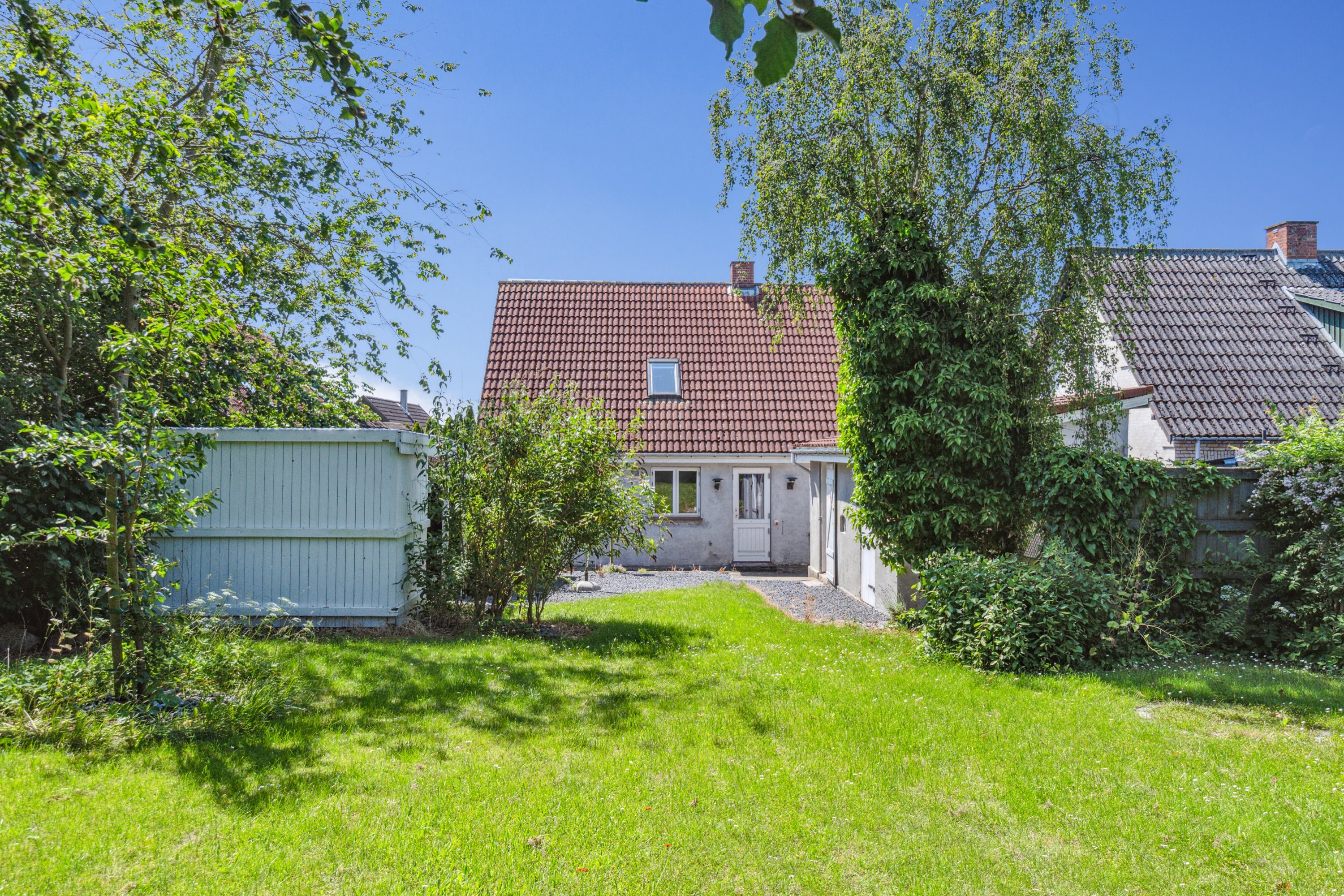Fremhævet set fra haven billede i fuldskærmstilstand. Billede af Mønvej 91, 4720 Præstø