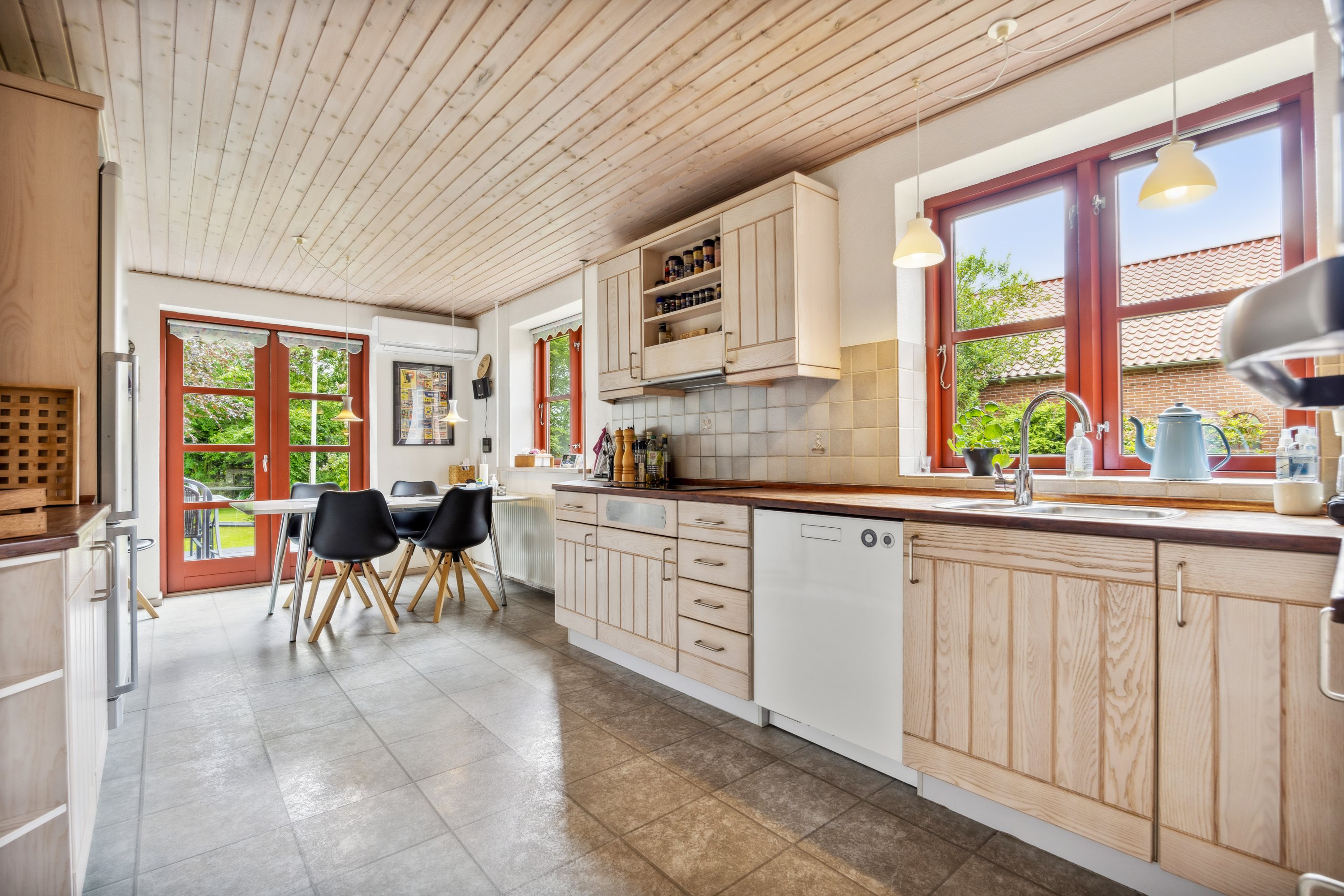 Fremhævet køkken billede i fuldskærmstilstand. Billede af Grønbjerg 16, Hunstrup, 7700 Thisted