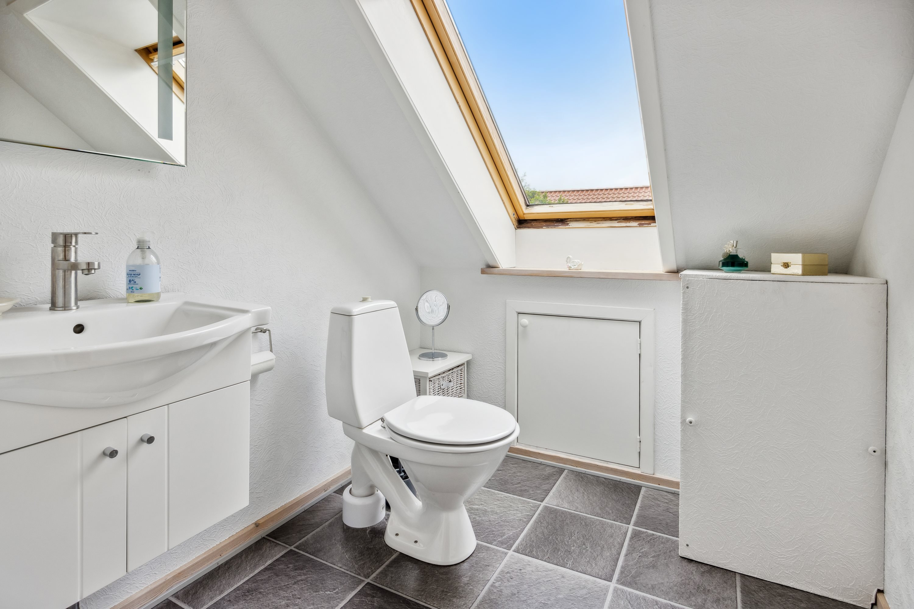 Fremhævet badeværelse billede i fuldskærmstilstand. Billede af Grønbjerg 16, Hunstrup, 7700 Thisted